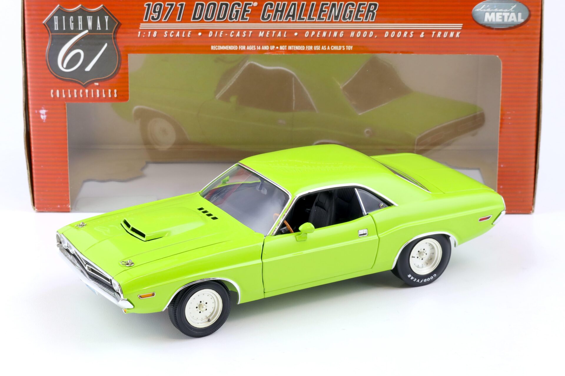 ID 85896 orig.jpg 1:18 Highway61 Dodge Challenger Super Street 472 Hemi Coupe 1971 green
