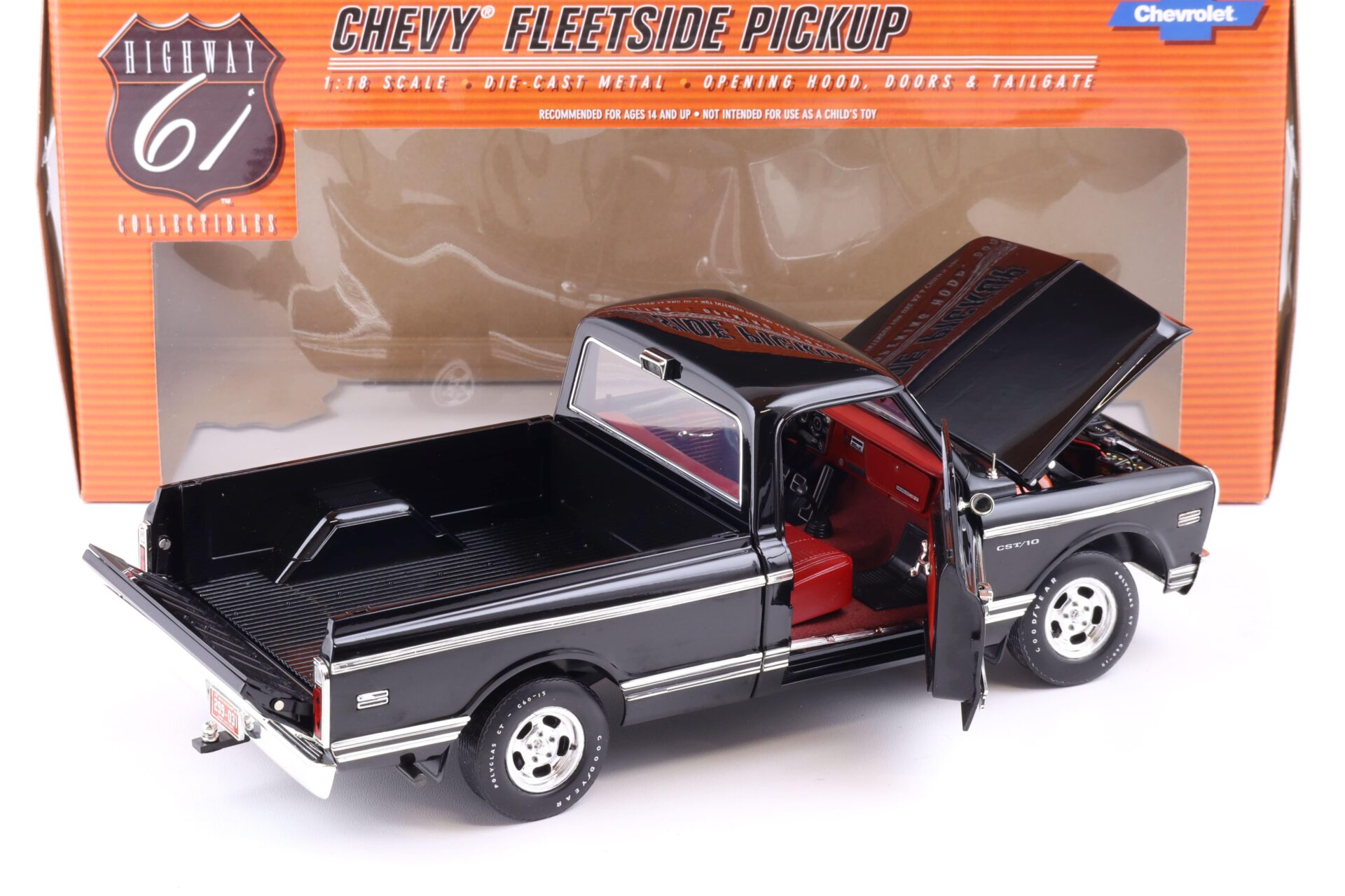 1:18 Highway61 Chevrolet Fleetside CST/10 Pickup black 50813