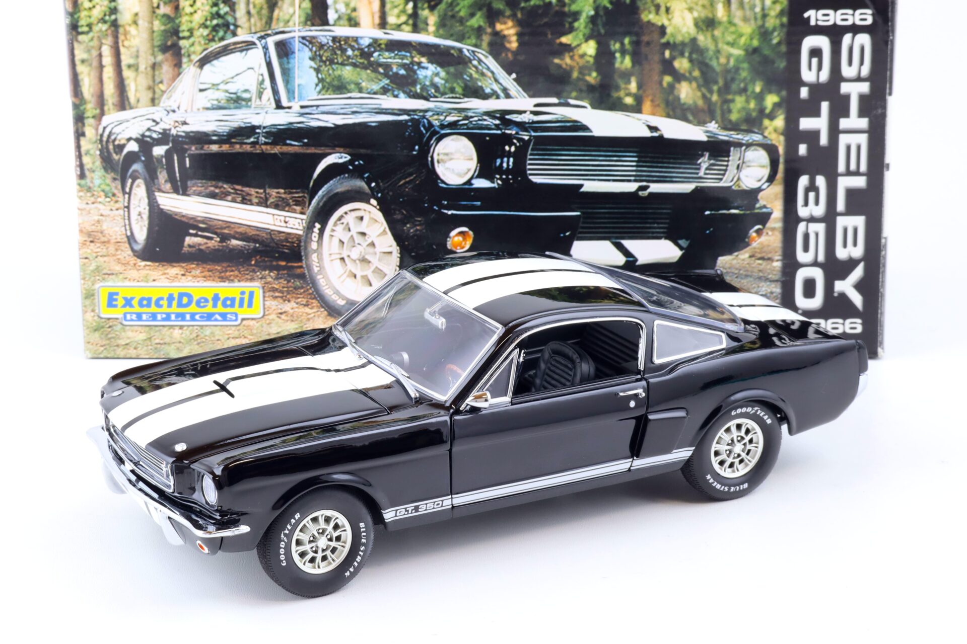 1:18 Exact Detail Shelby GT 350 Coupe 1966 black/ white stripes WCC115