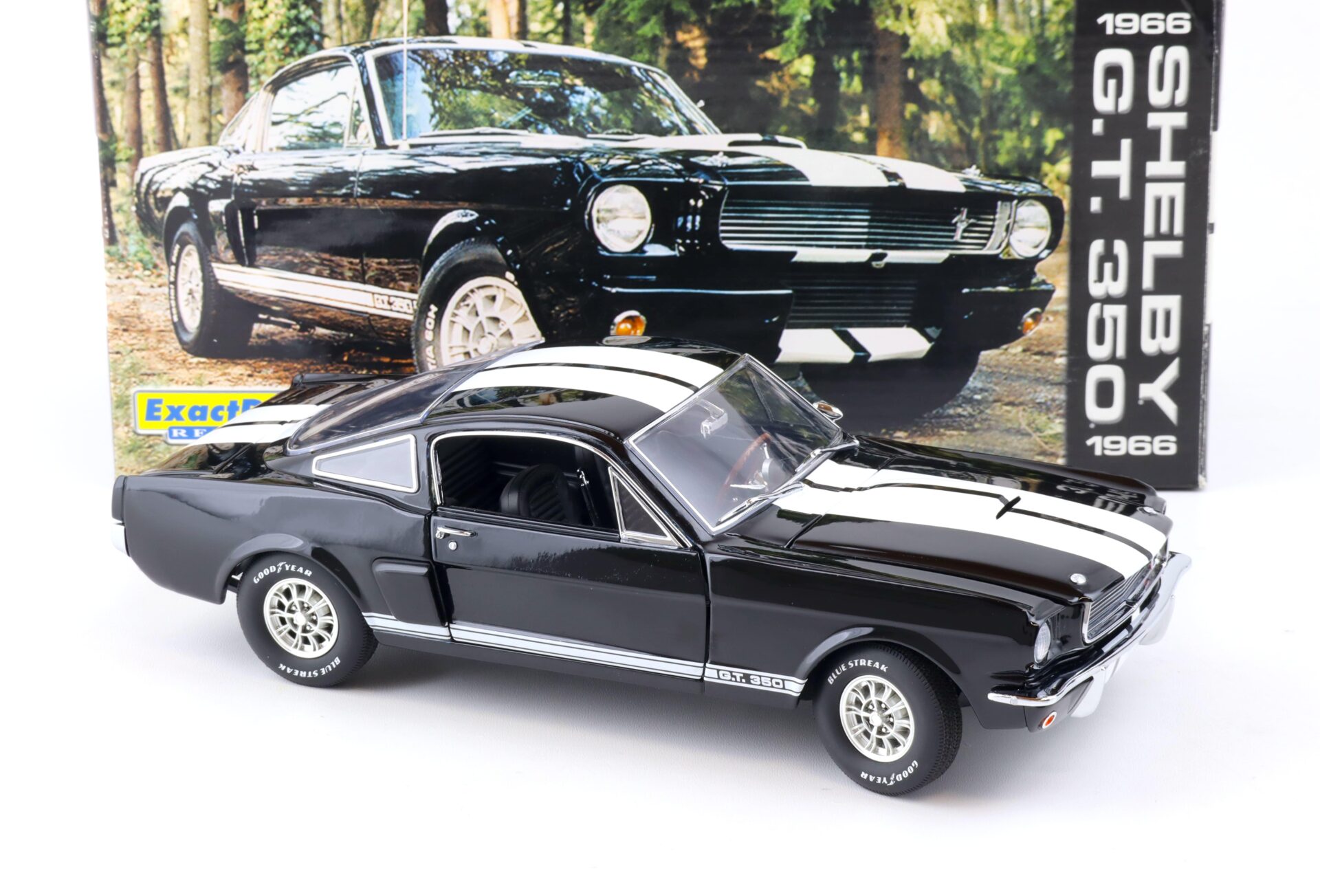 1:18 Exact Detail Shelby GT 350 Coupe 1966 black/ white stripes WCC115