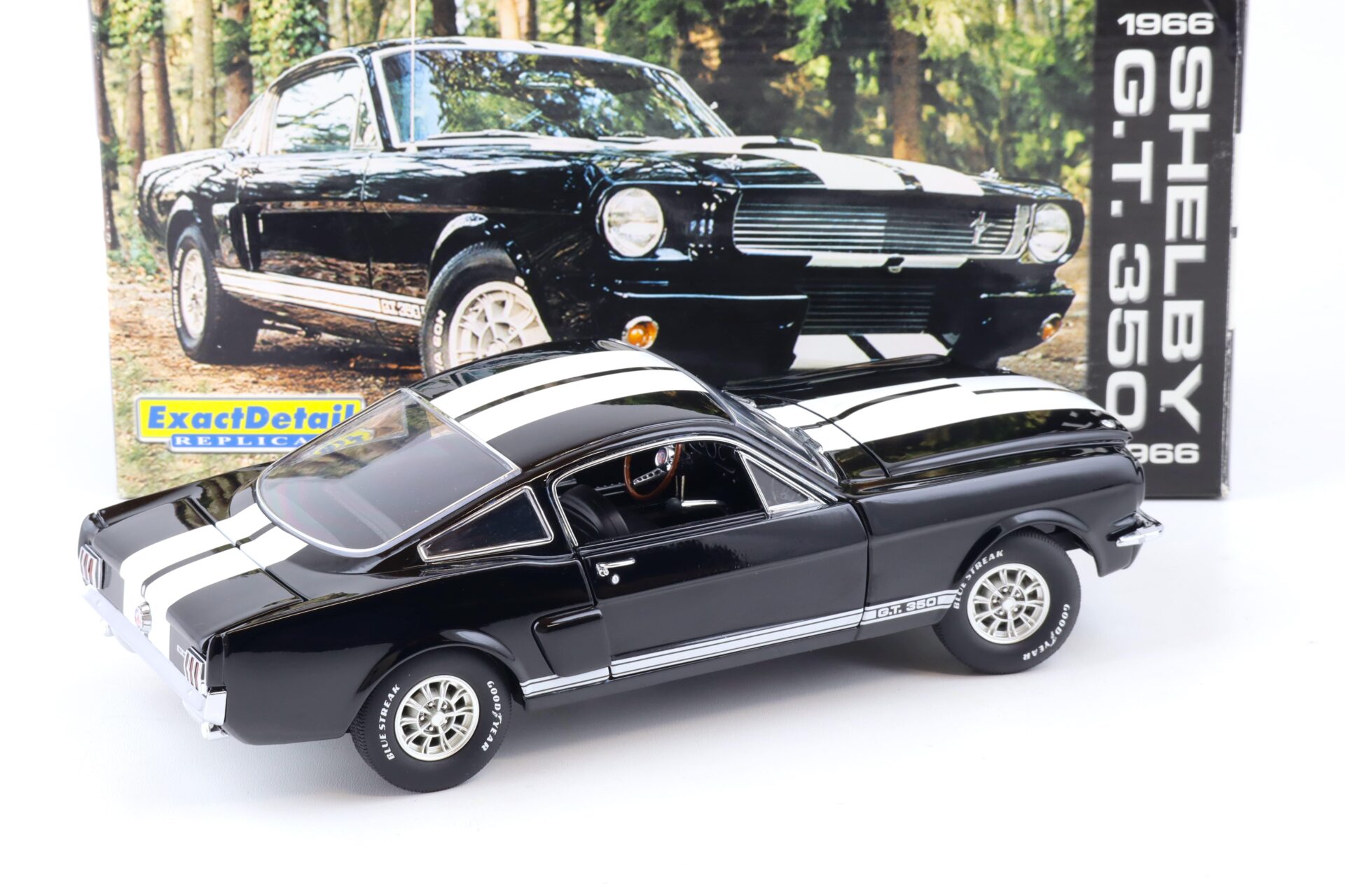 1:18 Exact Detail Shelby GT 350 Coupe 1966 black/ white stripes WCC115