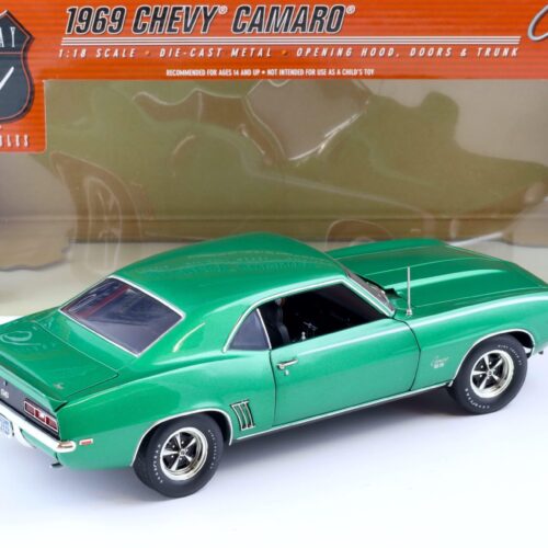 1:18 Highway61 Chevrolet Camaro SS 396 Coupe green metallic 50384