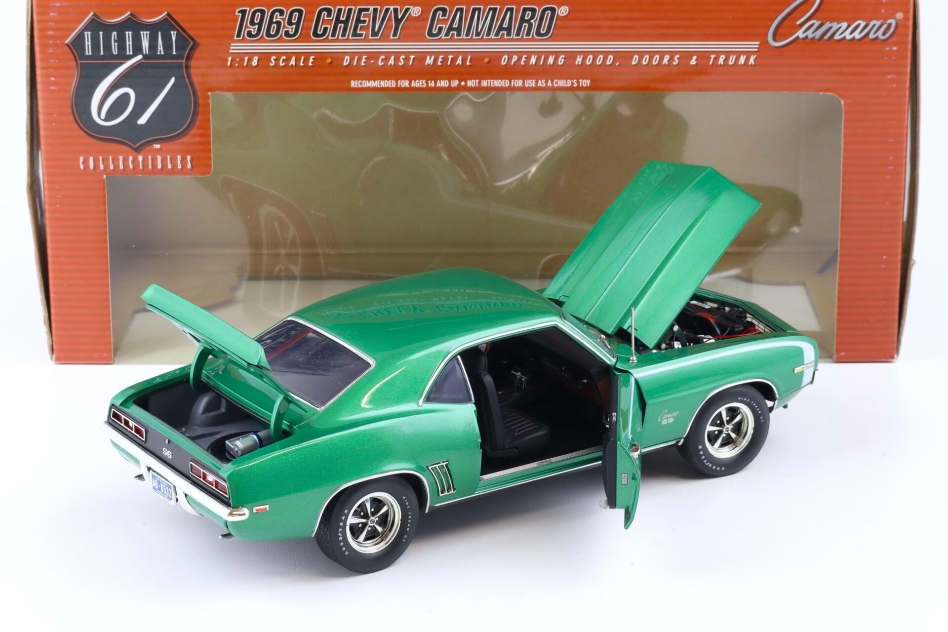 1:18 Highway61 Chevrolet Camaro SS 396 Coupe green metallic 50384