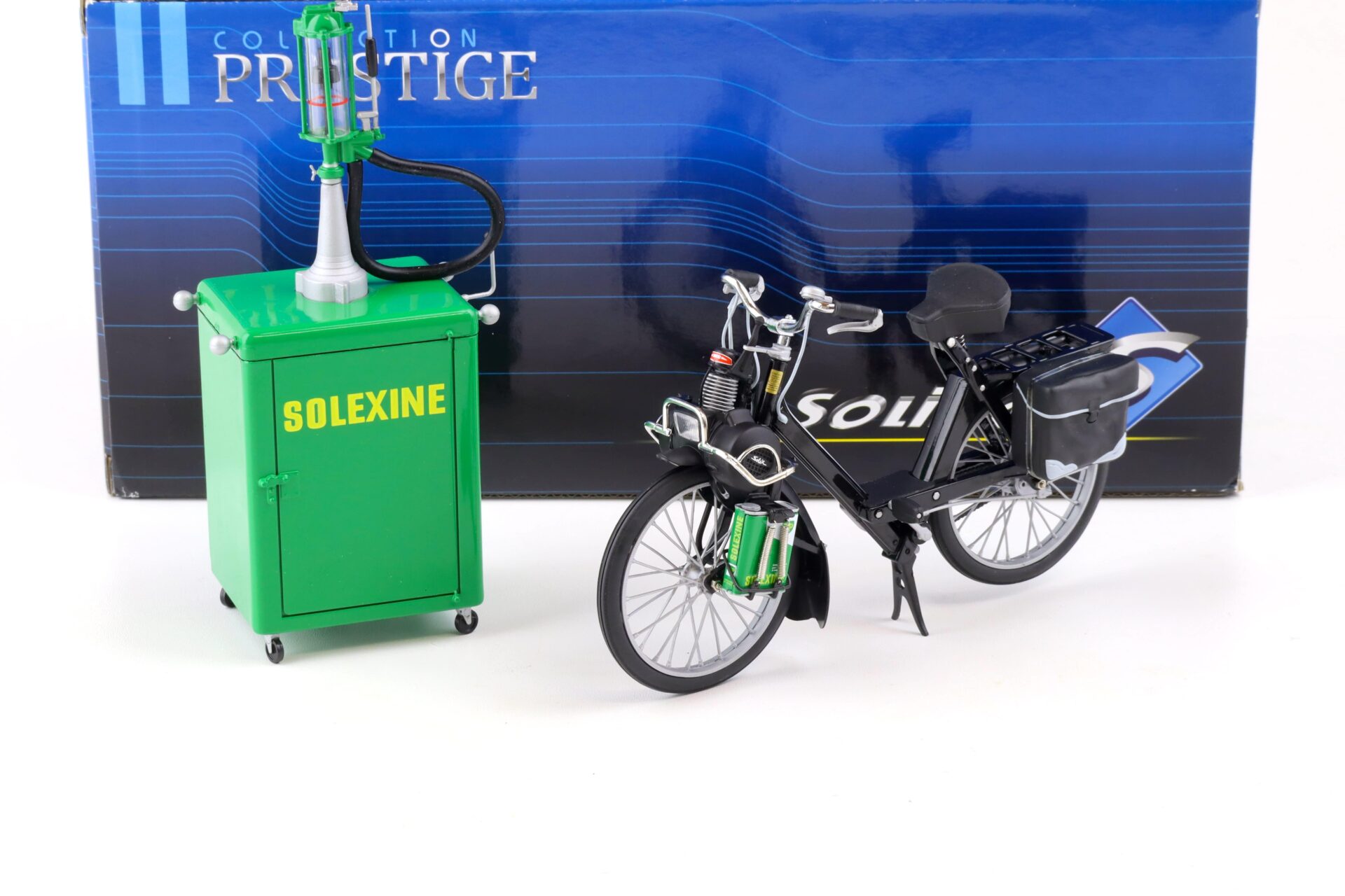 1:10 Solido Solex 3800 black + Pompe Zapfsäule green 1966