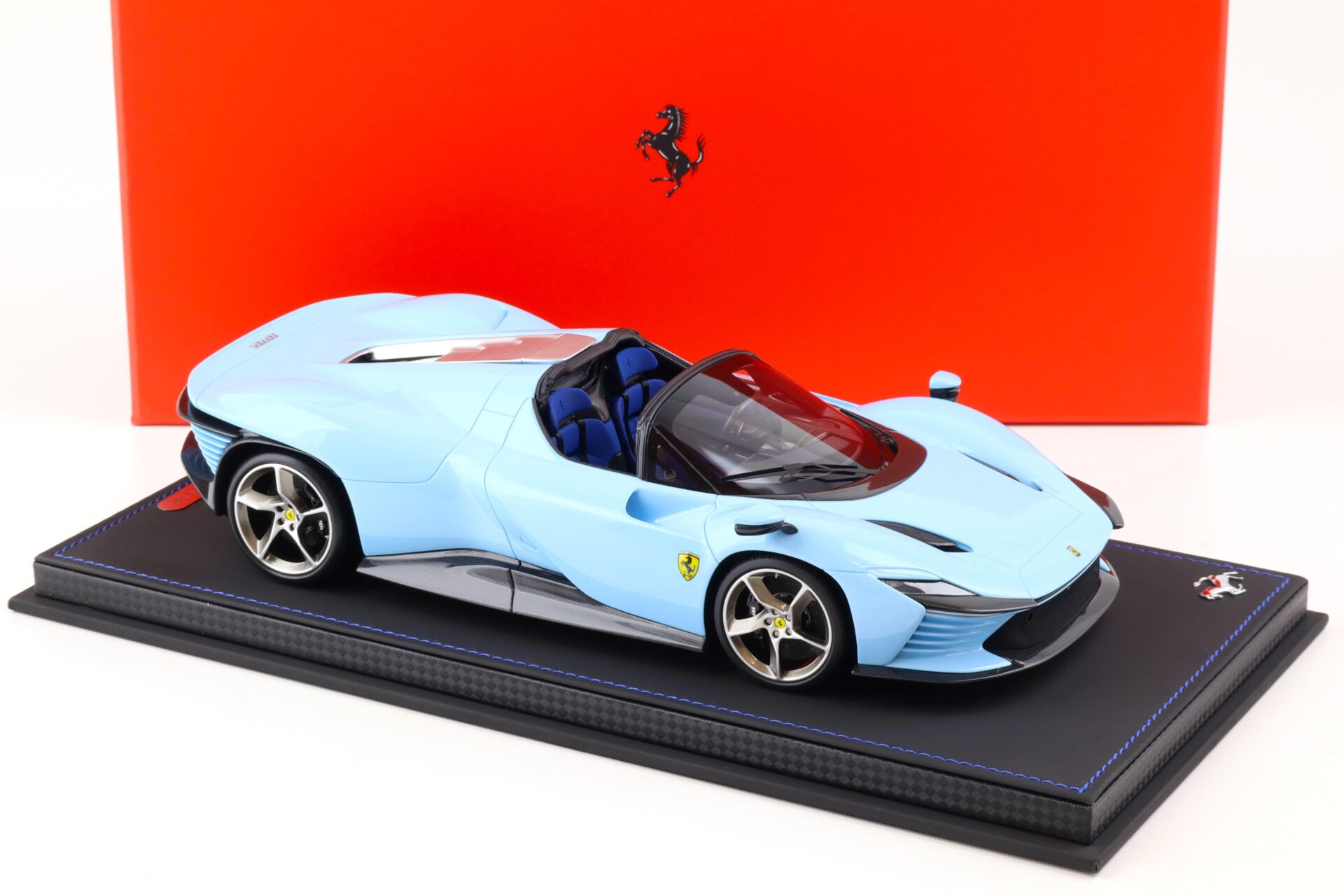 1:18 BBR Ferrari SP3 Daytona Icona Azzuro la Plata with Showcase - Limited 24 pcs.