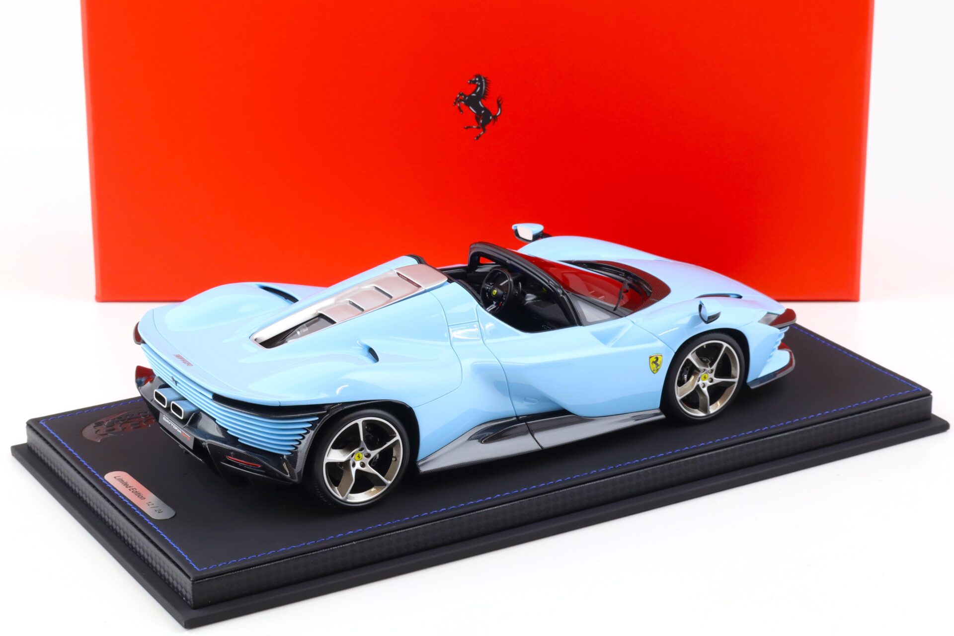 1:18 BBR Ferrari SP3 Daytona Icona Azzuro la Plata with Showcase - Limited 24 pcs.