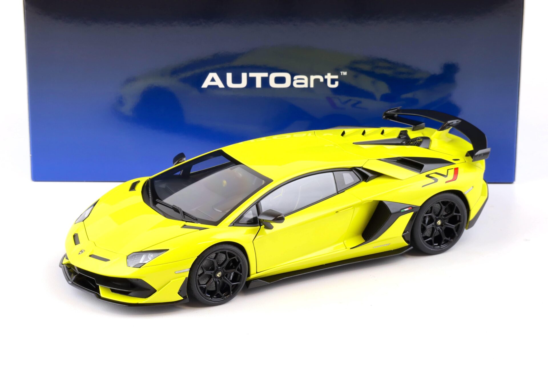 1:18 AUTOart Lamborghini Aventador SVJ 2019 Giallo Tenerife/ pearl yellow