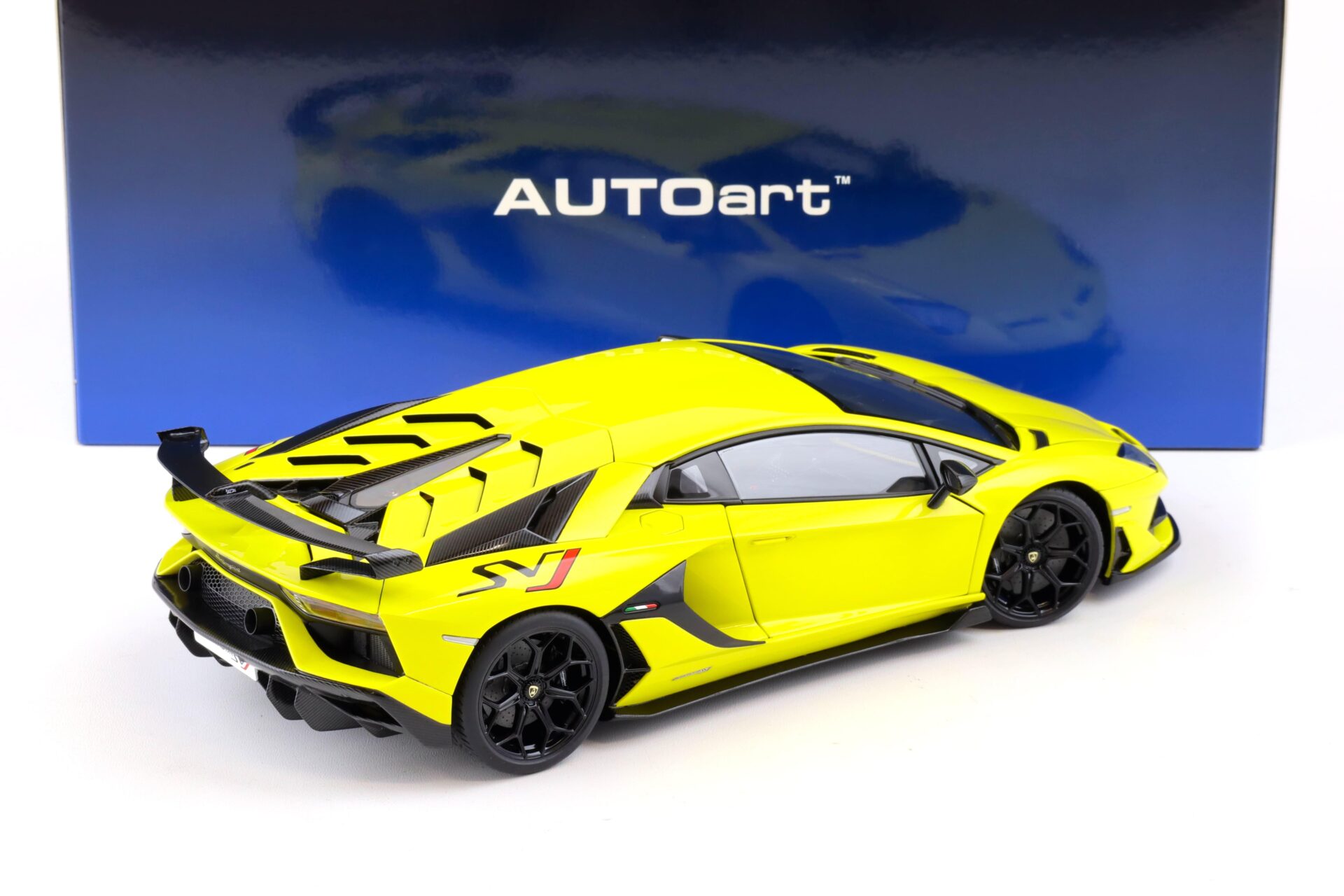 1:18 AUTOart Lamborghini Aventador SVJ 2019 Giallo Tenerife/ pearl yellow