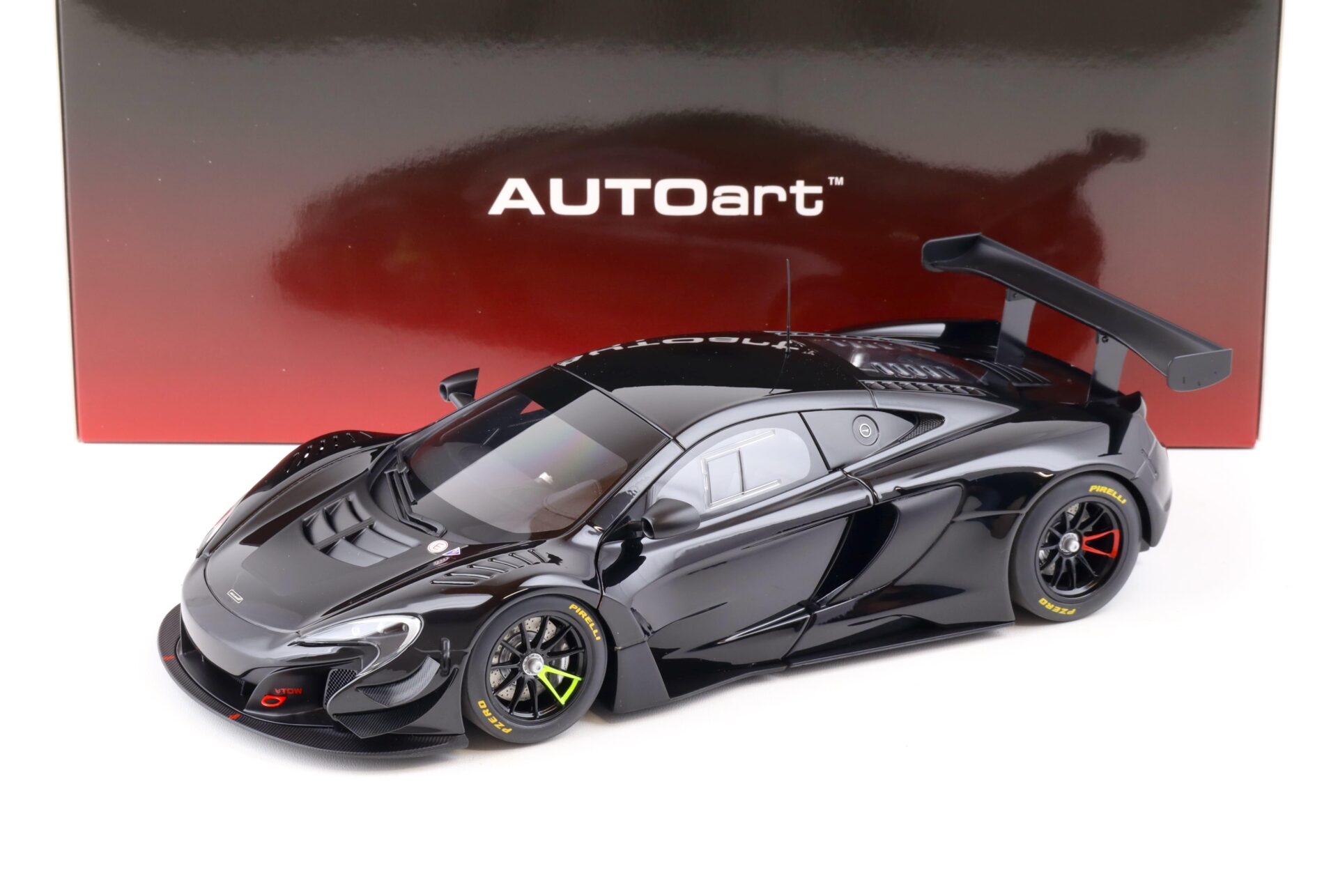 1:18 AUTOart McLAREN 650S GT3 2017 Gloss black/ matt black accents 81644