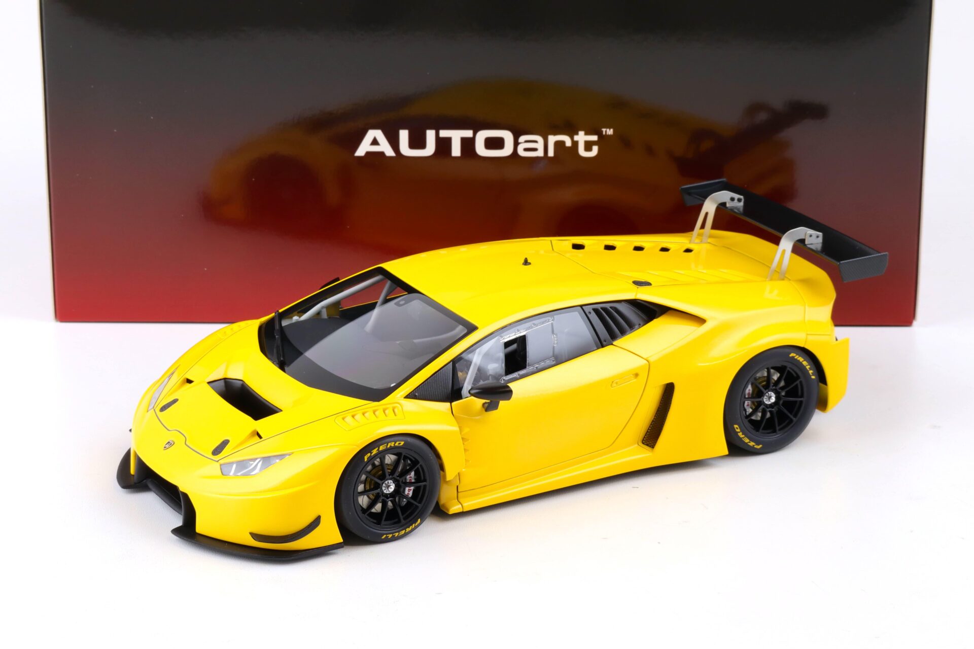 ID 86507 orig.jpg 1:18 AUTOart Lamborghini Huracan GT3 Plain Body 2015 Giallo Inti/ pearl yellow