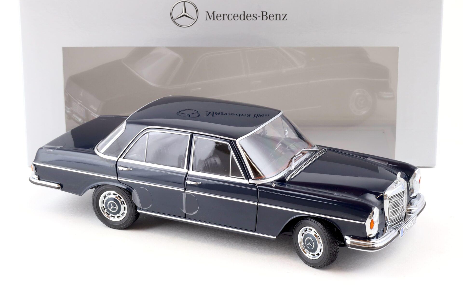 1:18 Norev Mercedes 280 SE W108 Limousine Midnight blue DEALER VERSION
