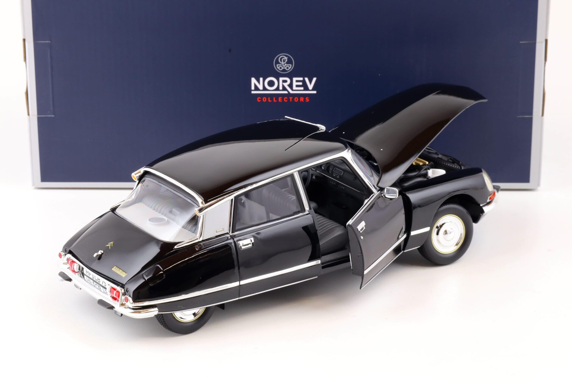 1:18 Norev Citroen DS 23 Pallas 1972 black/ grey interior 181580