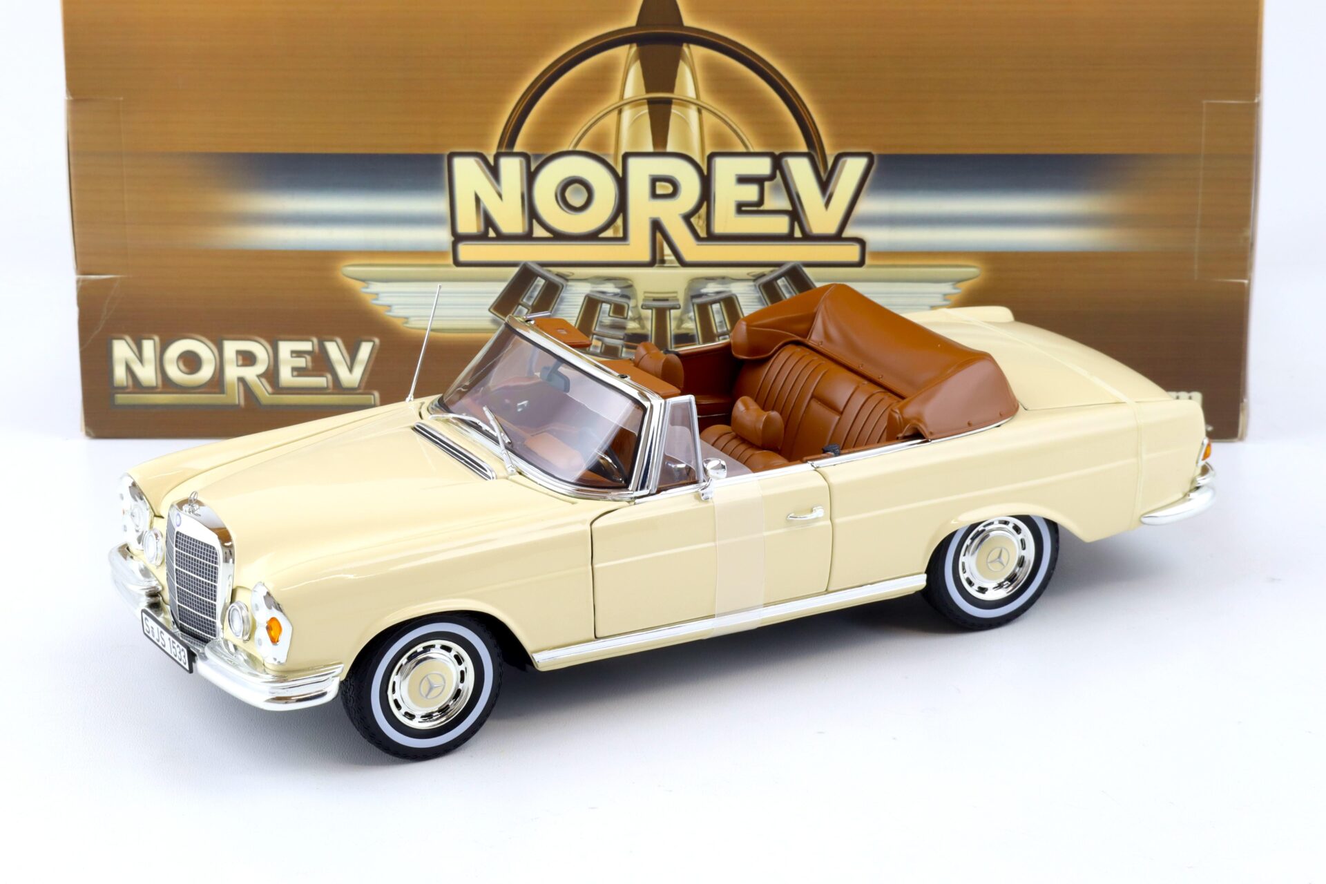 ID 86758 orig.jpg 1:18 Norev Mercedes 280 SE W111 Cabriolet 1969 beige 183523