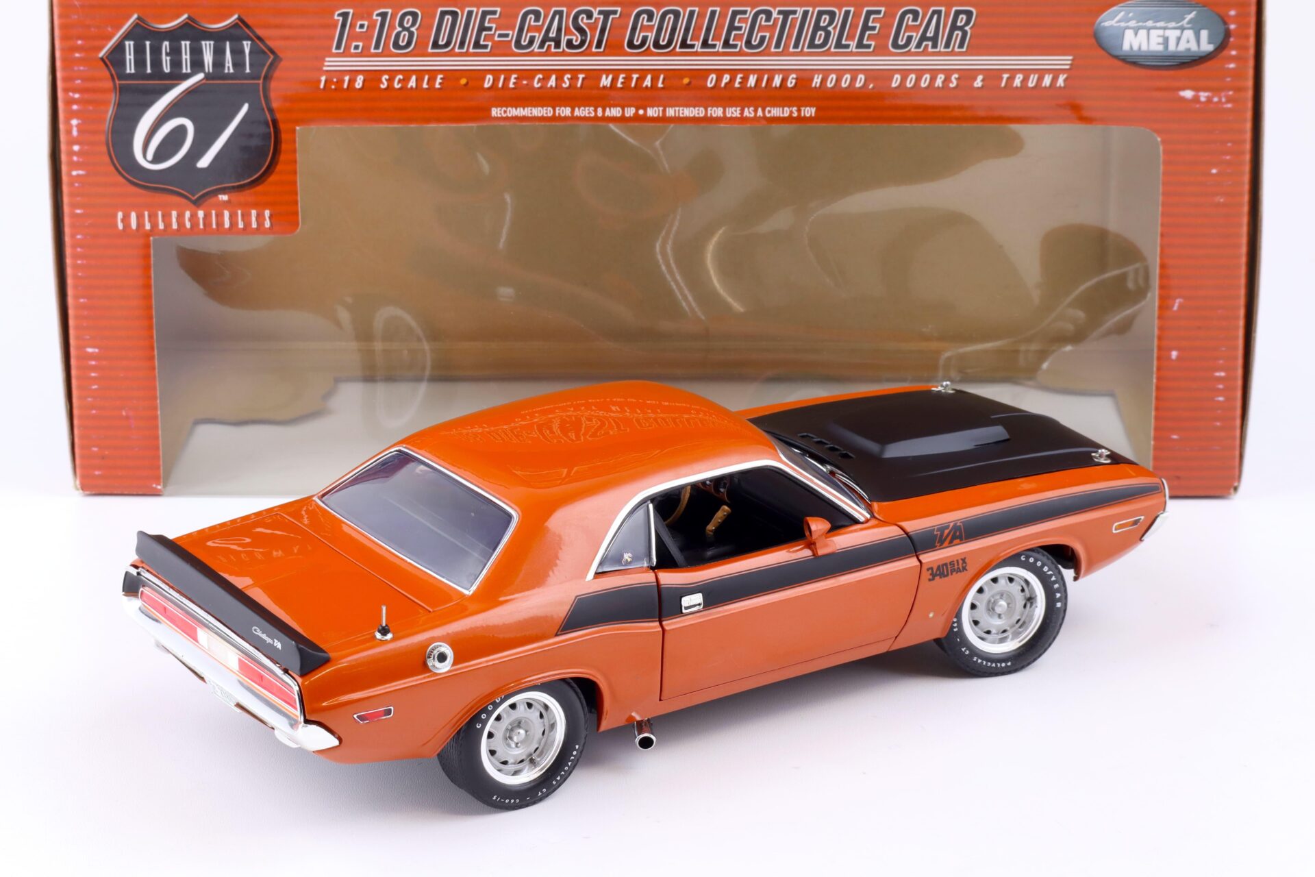 1:18 Highway61 Dodge Challenger T/A 340 SIX PAK Coupe orange/ black 50470