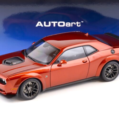 1:18 AUTOart Dodge Challenger R/T Scat Pack Widebody 2022 Sinamon Stick 71773