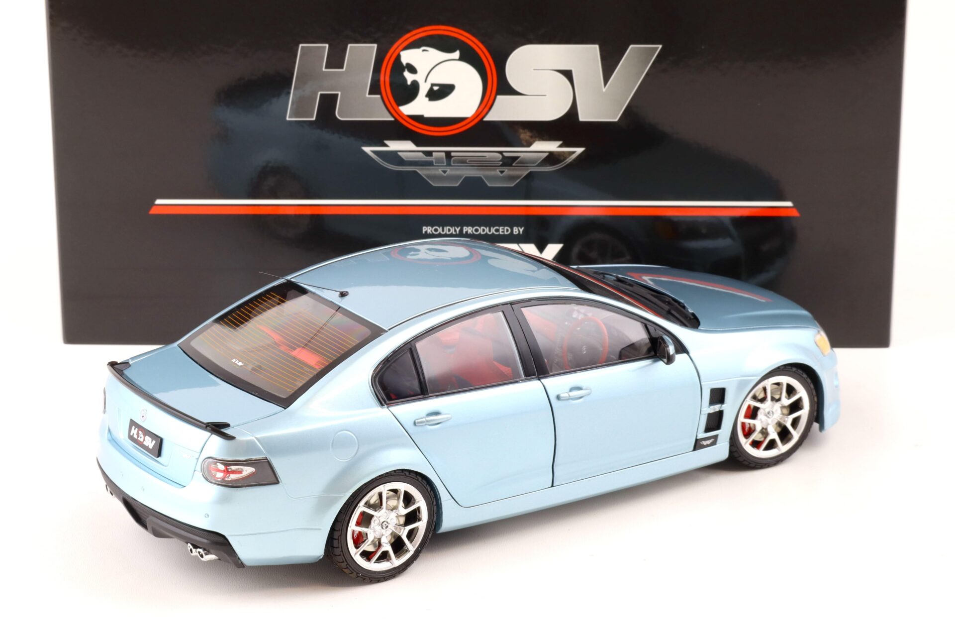 1:18 APEX Holden HSV Commodore W427 Panorama silver Sydney Motorshow Car