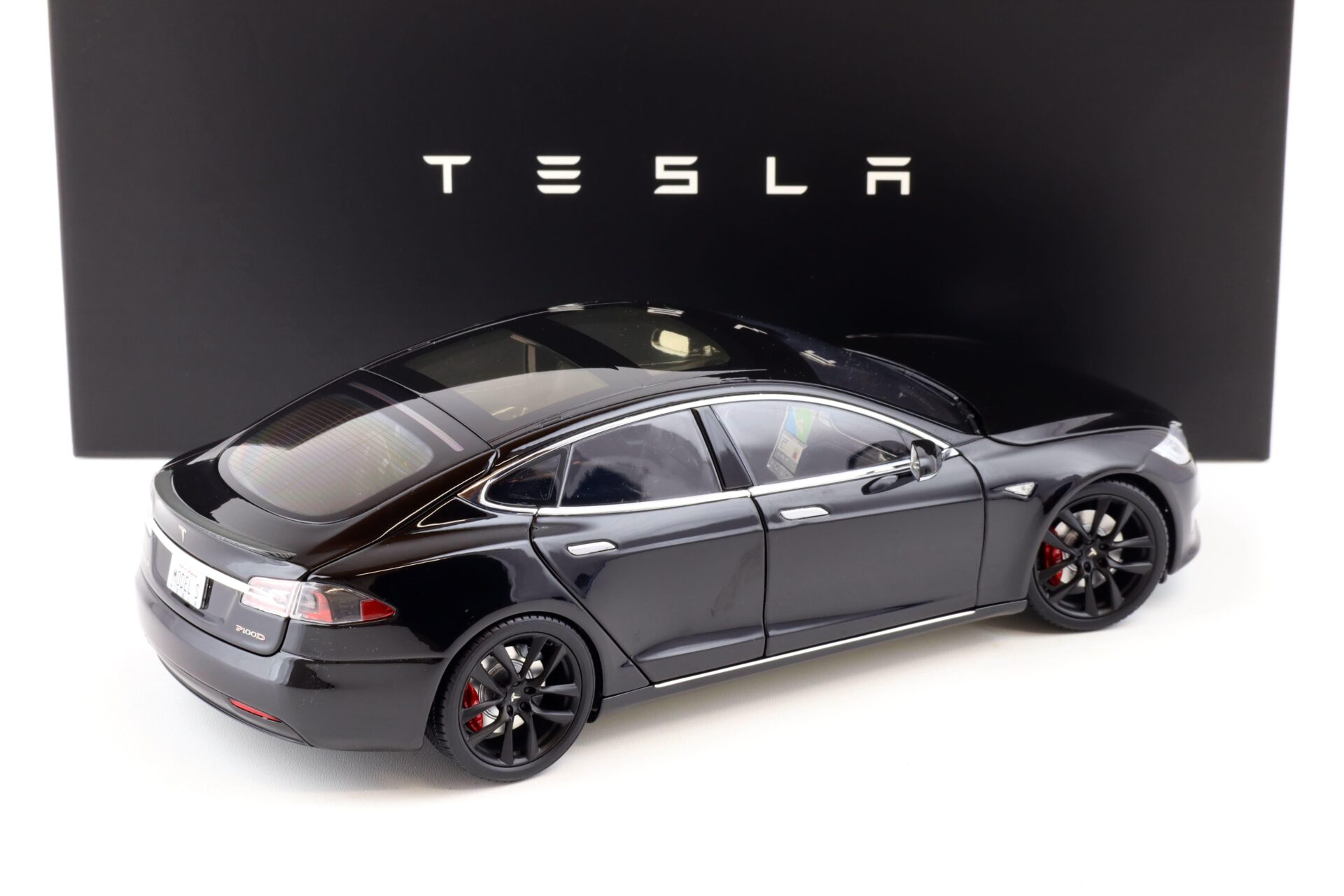1:18 Original Tesla Model S P100D black Diecast DEALER VERSION