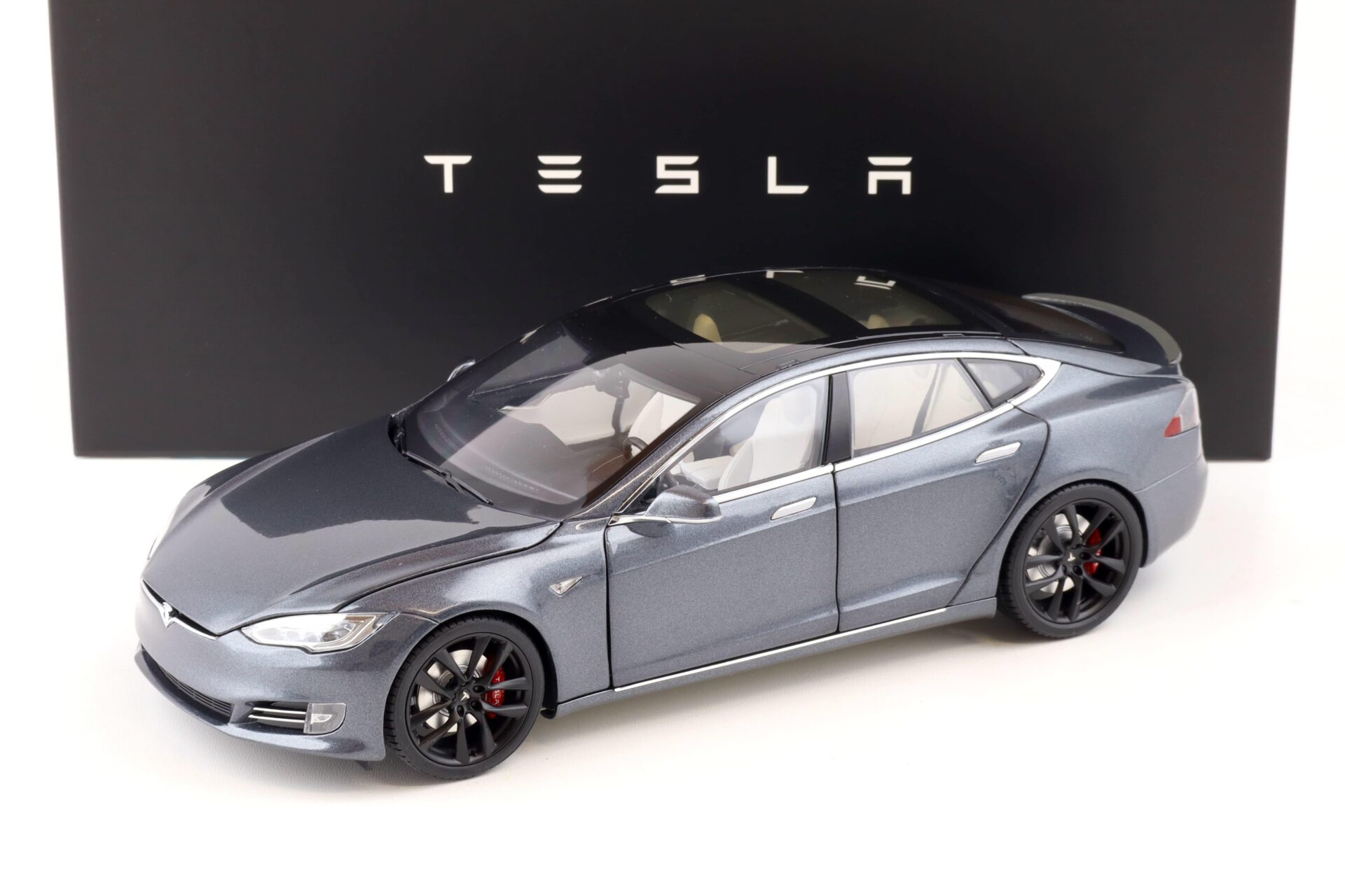 1:18 Original Tesla Model S P100D Midnight silver metallic Diecast DEALER VERSION