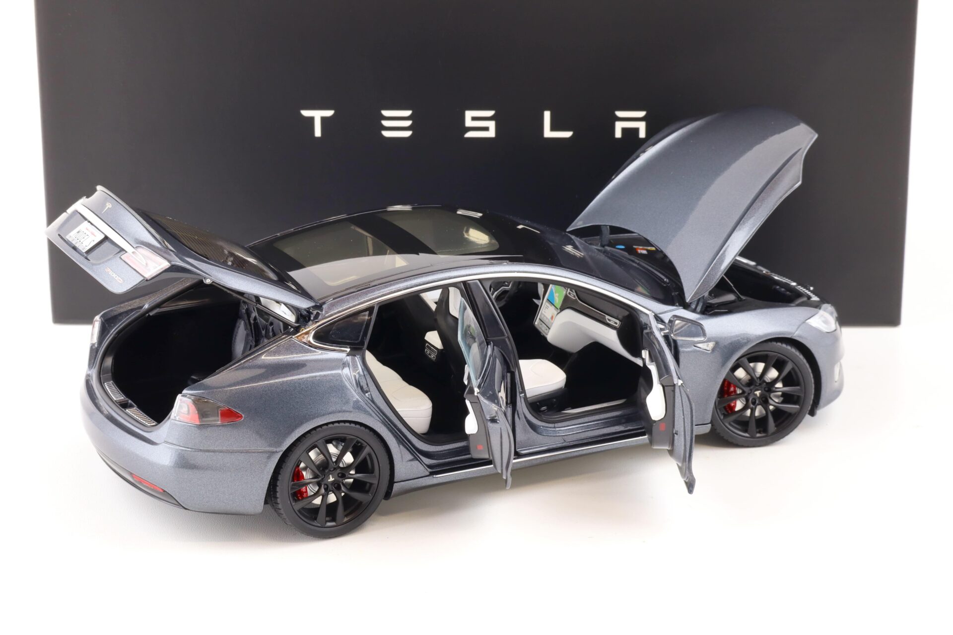 1:18 Original Tesla Model S P100D Midnight silver metallic Diecast DEALER VERSION
