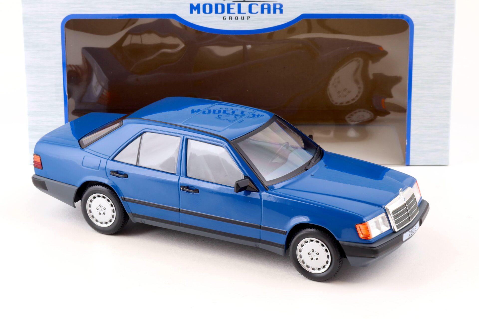 1:18 MCG Mercedes 260E (W124) Limousine blue 1984