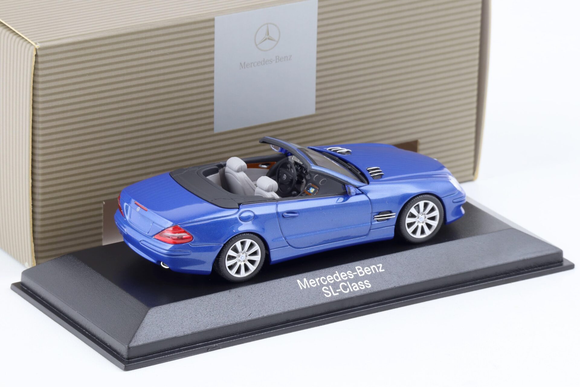 1:43 Minichamps Mercedes SL Convertible R230 Facelift Jaspis blue DEALER VERSION