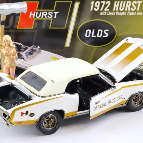 1:18 ACME 1972 HURST Oldsmobile 442 Convertible Pace Car with Lida Vaughn Figure