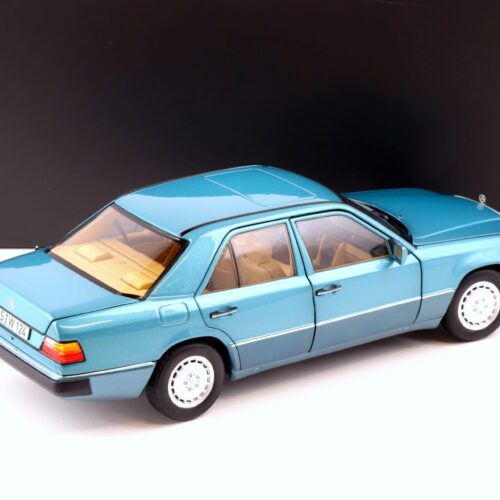 1:18 Norev Mercedes 230 E W124 Limousine 1992 beryll metallic DEALER VERSION