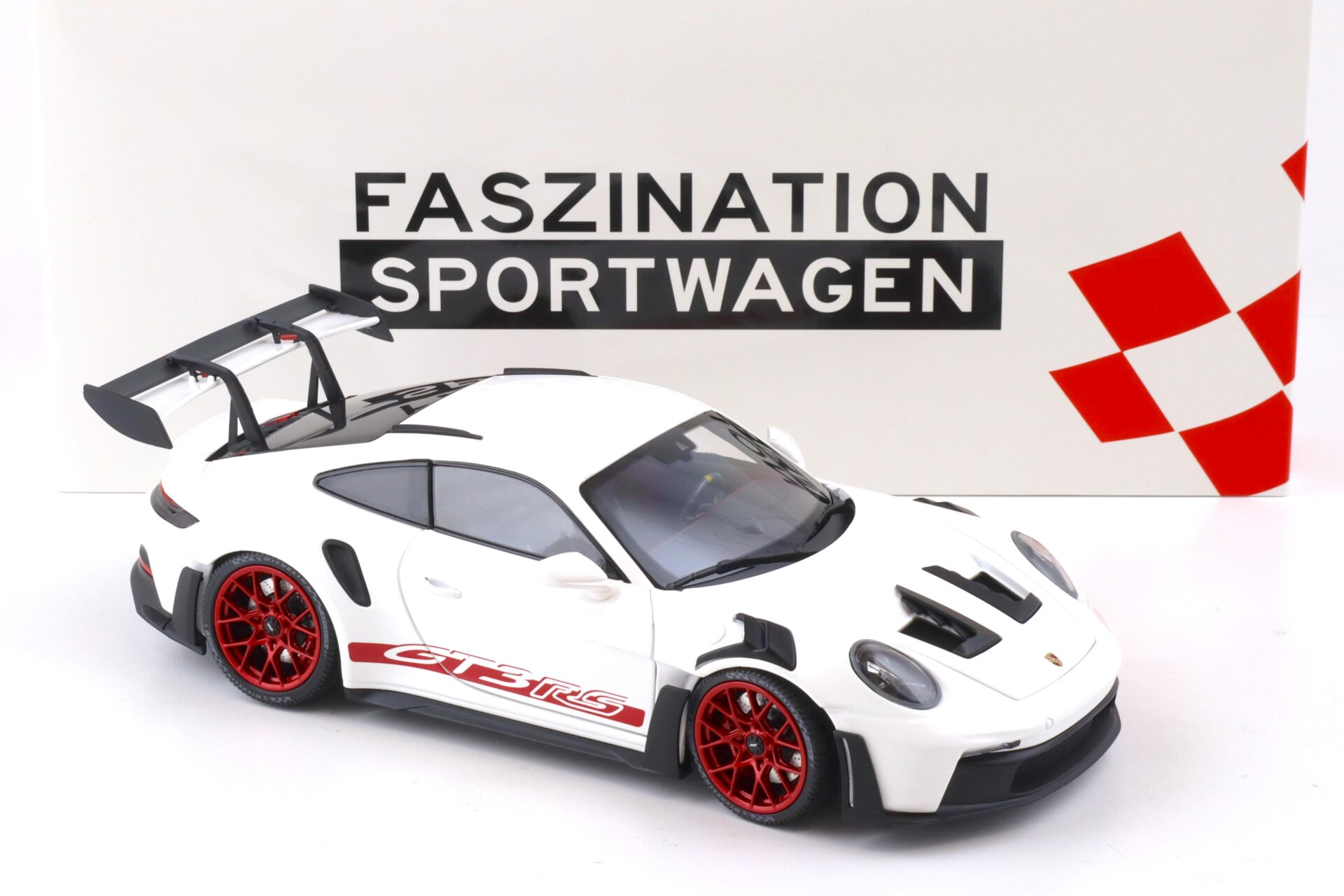 1:18 Minichamps Porsche 911 (992) GT3 RS Coupe 2023 white/ red