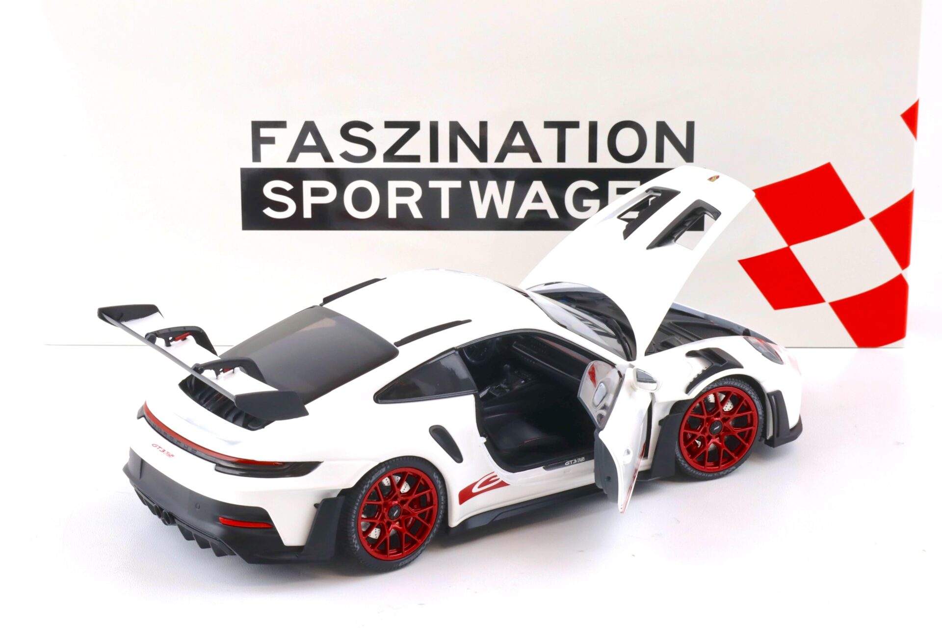 1:18 Minichamps Porsche 911 (992) GT3 RS Coupe 2023 white/ red