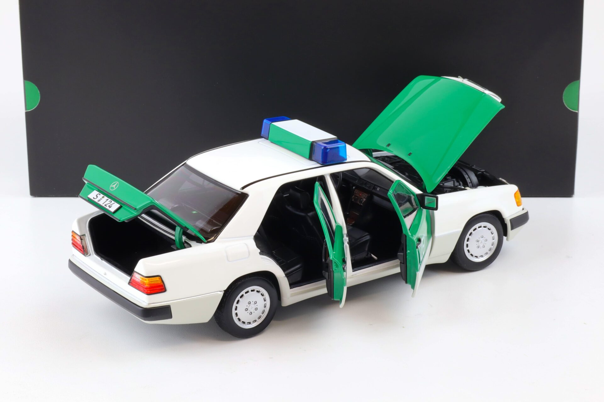1:18 Norev Mercedes 230 E W124 Limousine 1992 POLIZEI white/ green DEALER VERSION