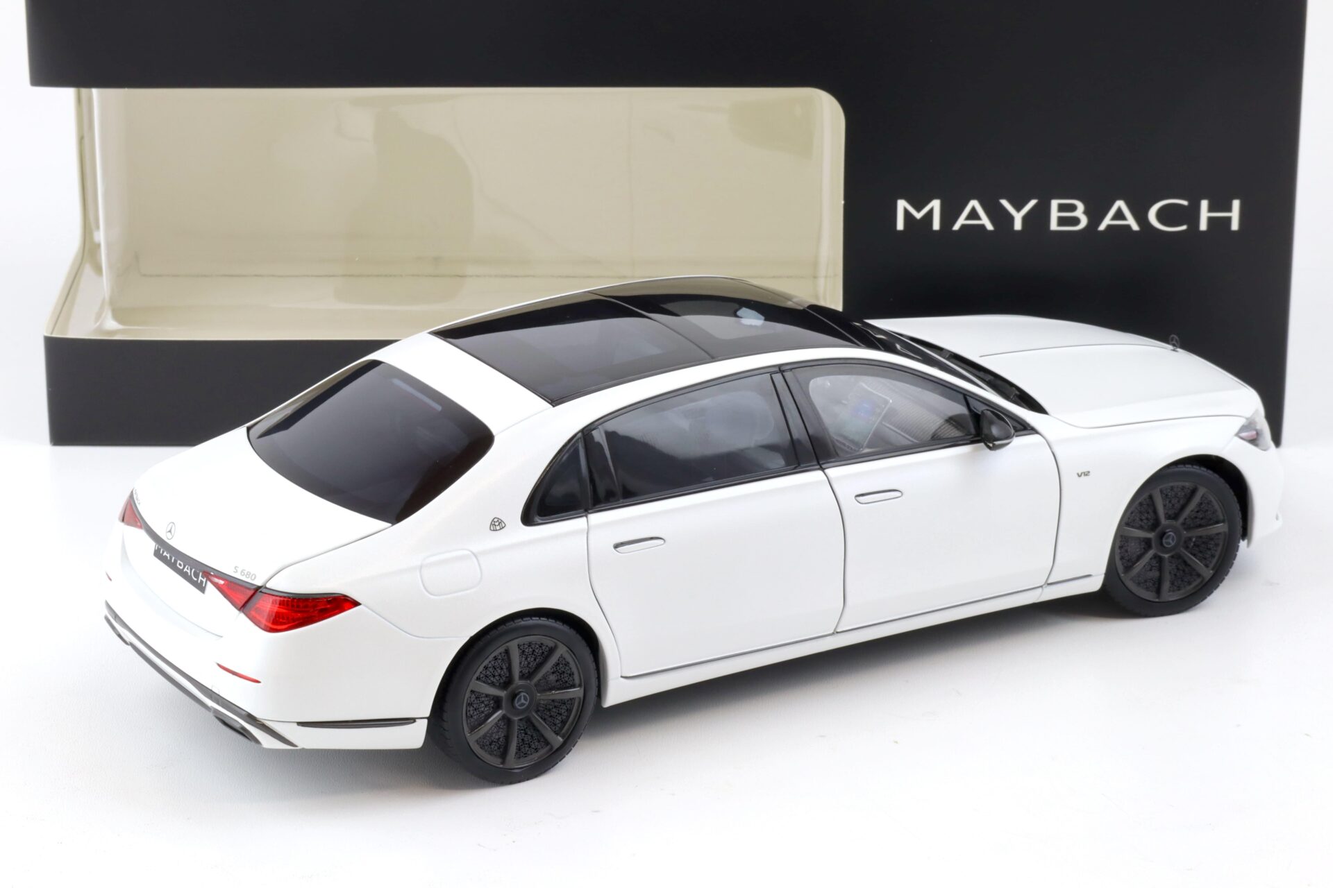 1:18 Norev Mercedes Maybach S680 Night Series X223 opalite white magno DEALER
