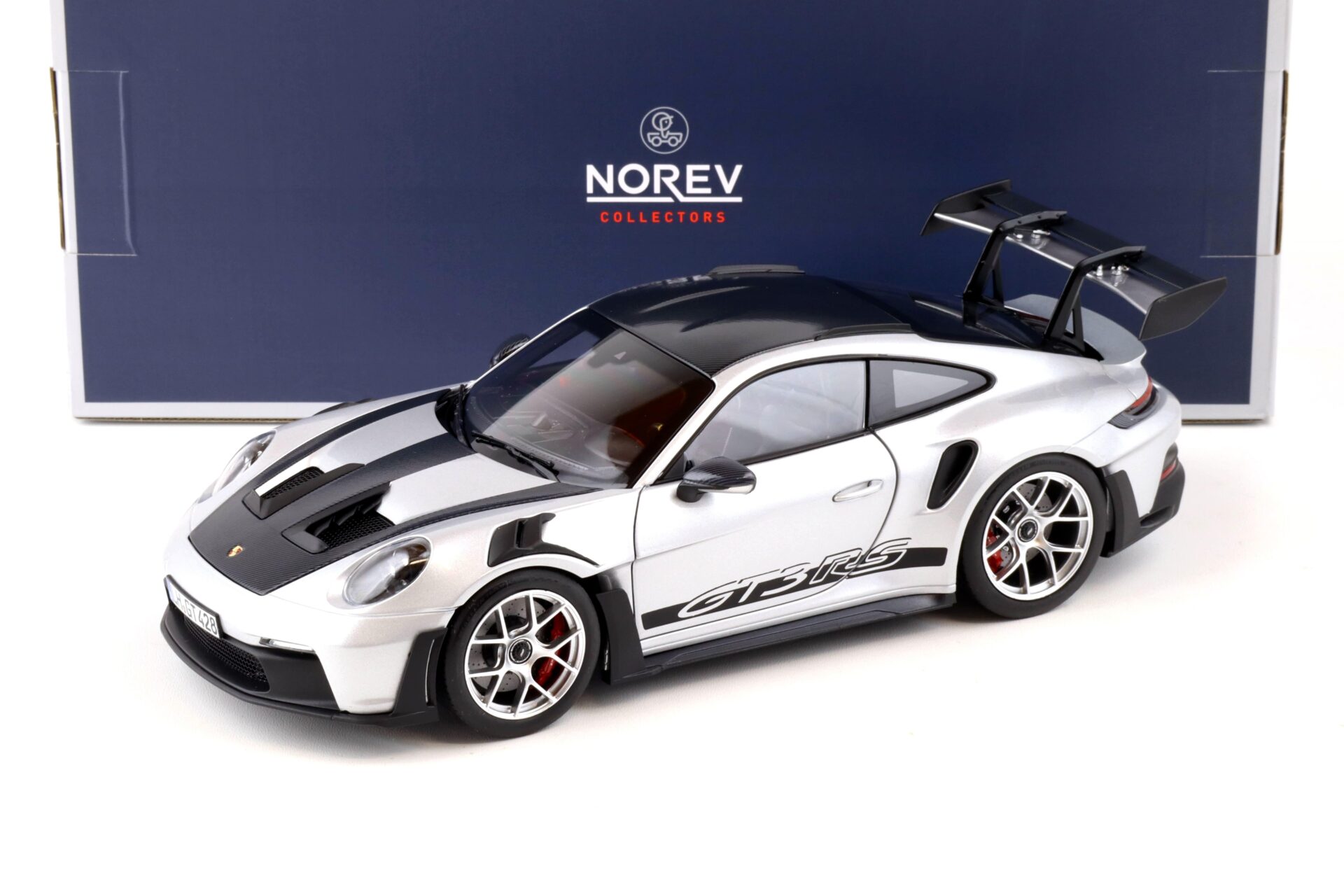 ID 88399 orig.jpg 1:18 Norev Porsche 911 (992) GT3 RS Weissach Package 2022 GT silver metallic 187366