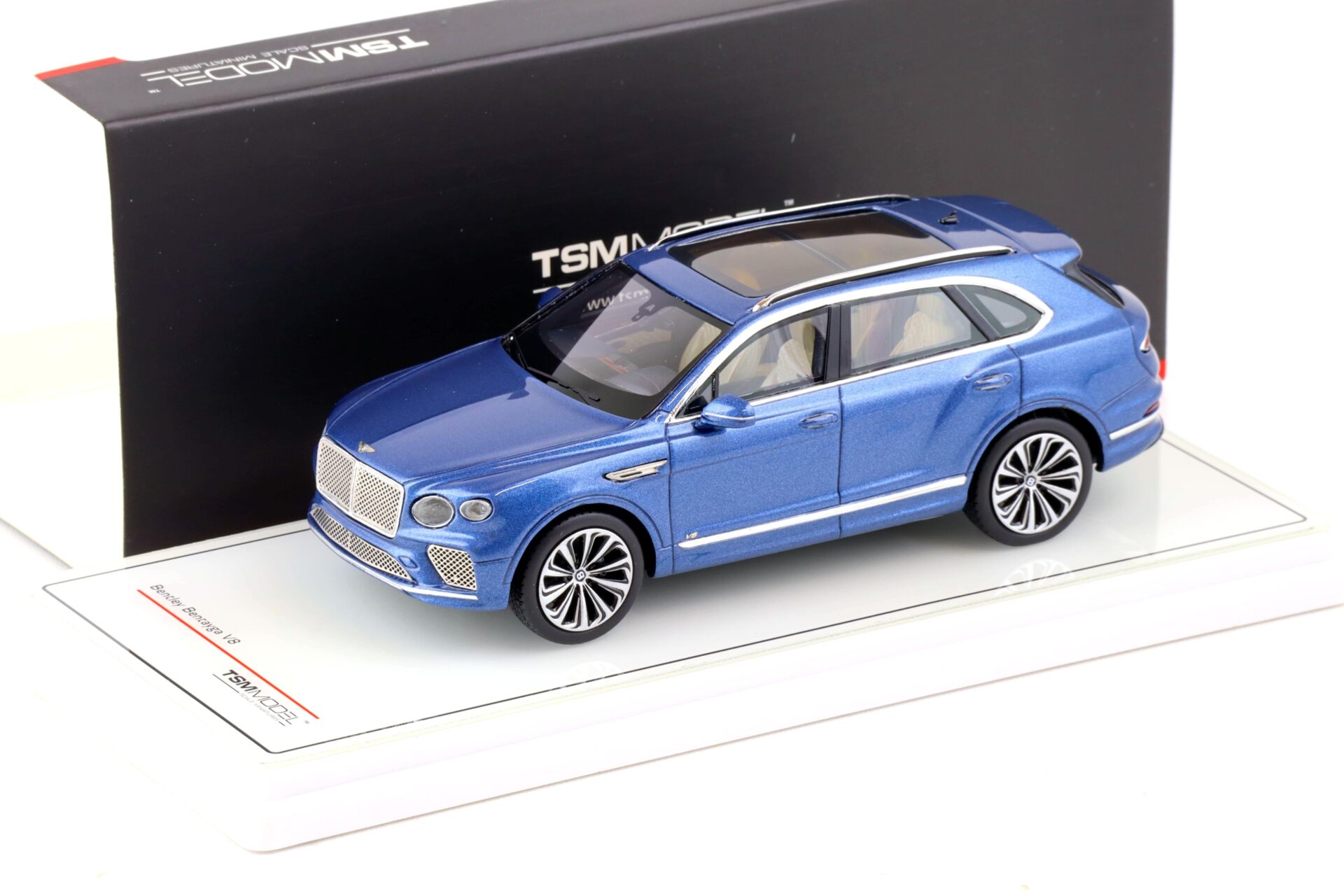 1:43 TSM Model Bentley Bentayga V8 Portofino blue 2020 TSM430548