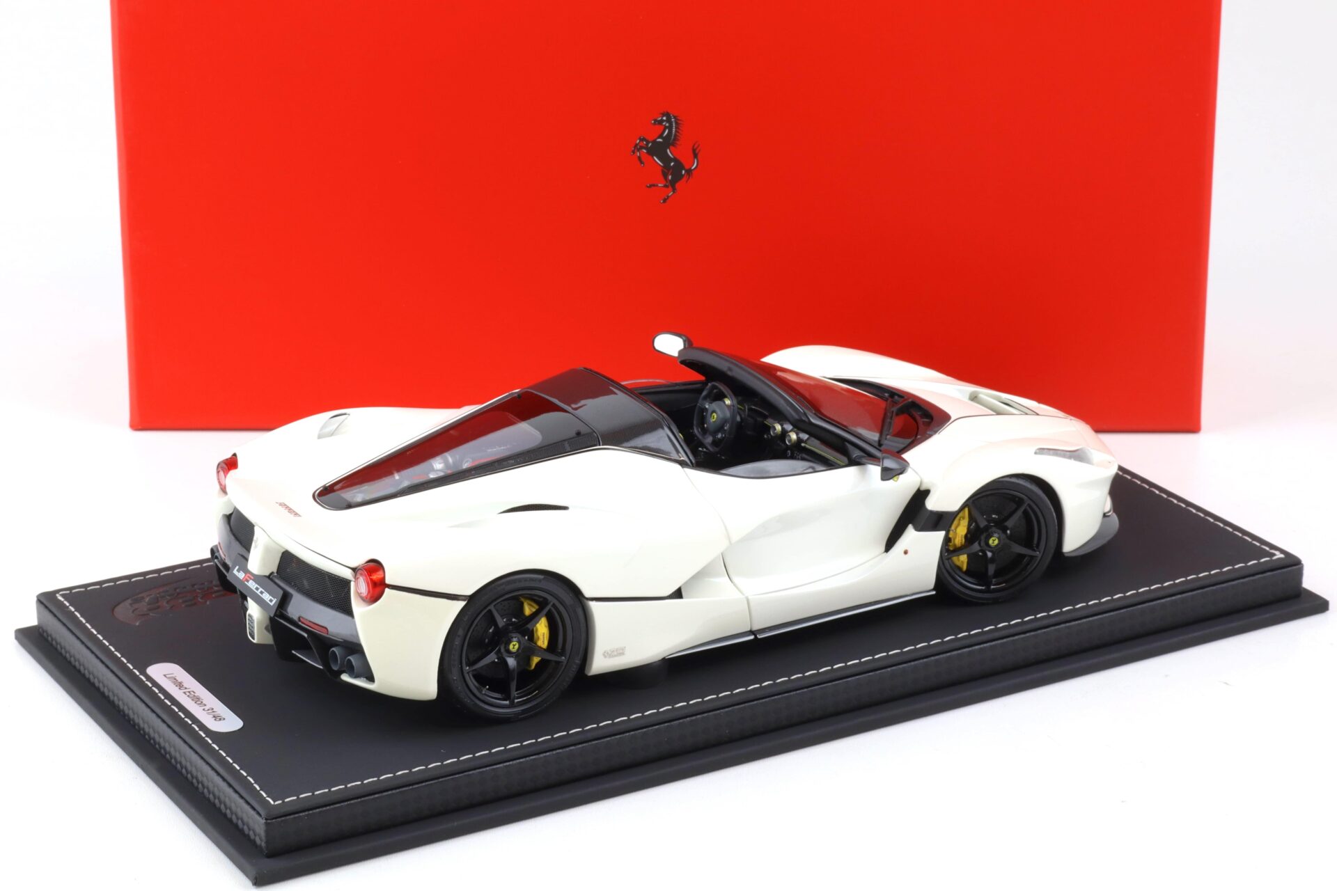 1:18 BBR Ferrari LaFerrari Aperta Bianco Avus white/ black wheels with display - Limited 48 pcs.