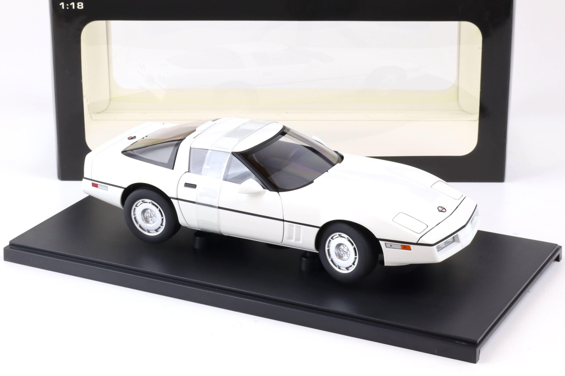 1:18 AUTOart 1986 Chevrolet Corvette C4 white 71243
