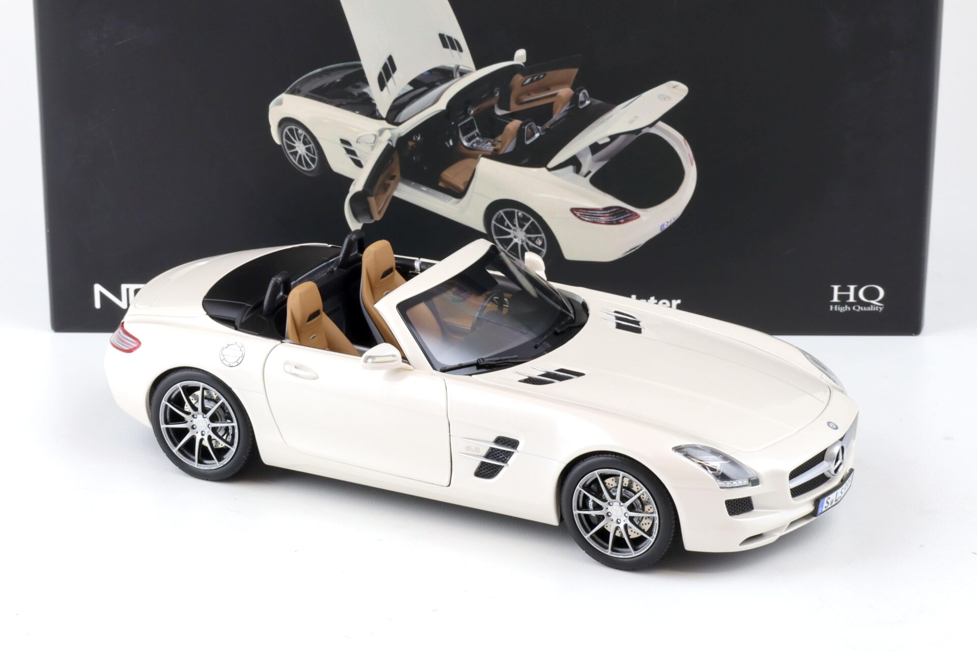 1:18 Norev Mercedes SLS AMG Roadster 2011 R197 metallic white 183491