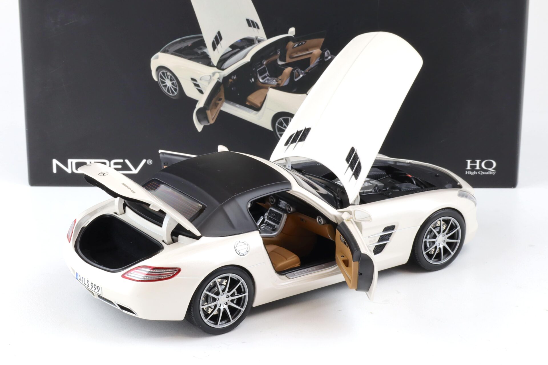1:18 Norev Mercedes SLS AMG Roadster 2011 R197 metallic white 183491