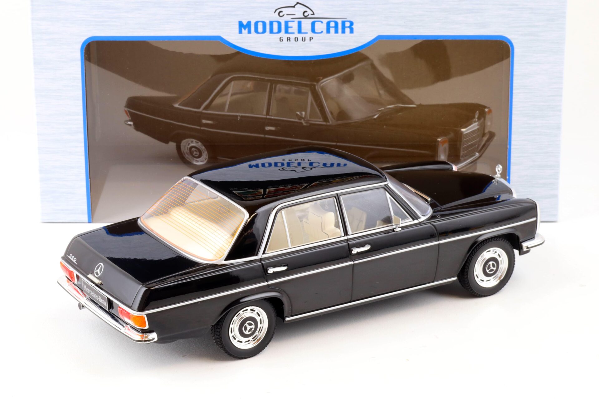 1:18 MCG Mercedes 220D W115 Limousine black 1972
