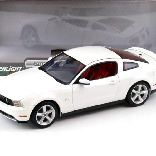 1:18 Greenlight 2010 Ford Mustang GT Coupe white/ red interior 12814