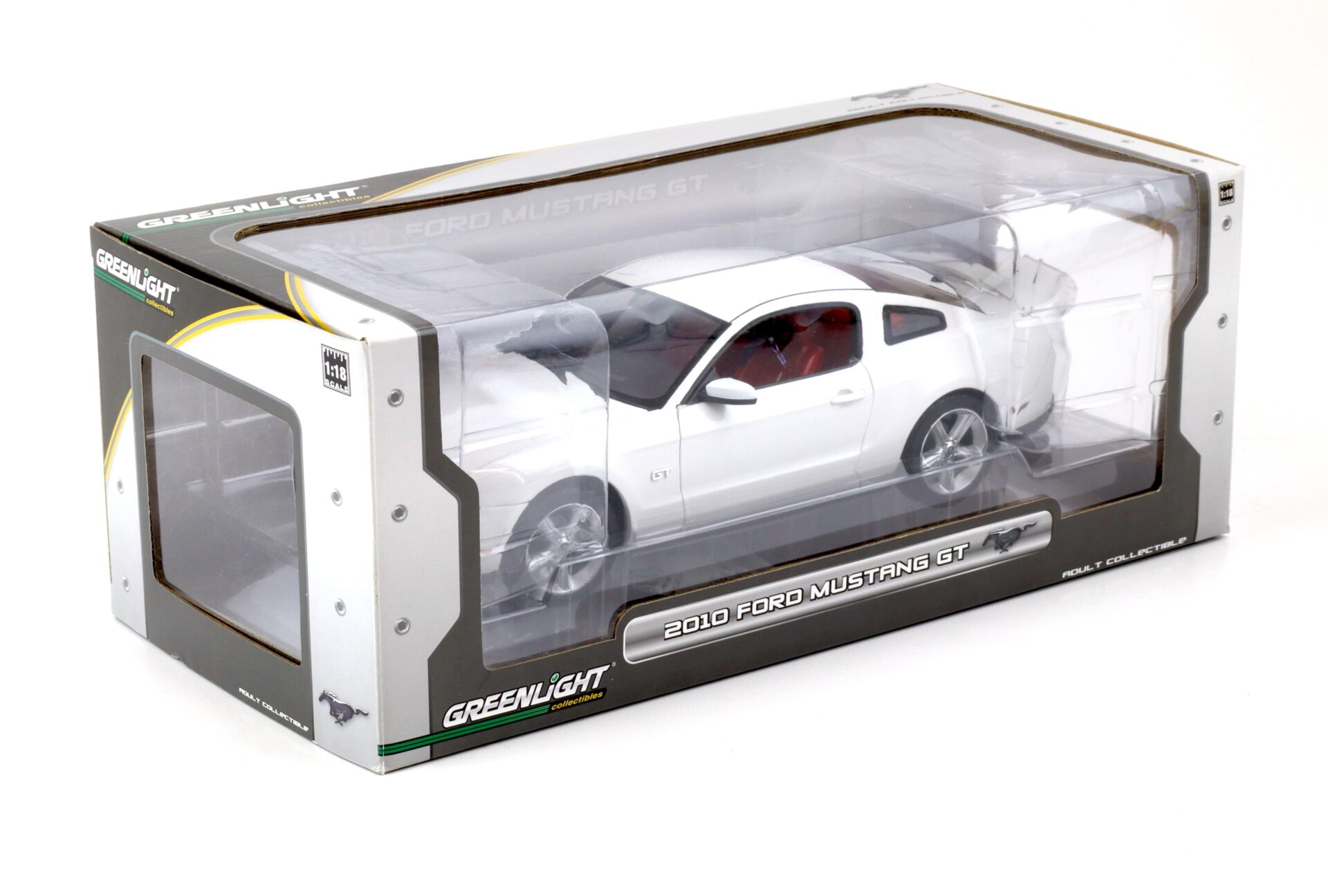 1:18 Greenlight 2010 Ford Mustang GT Coupe white/ red interior 12814