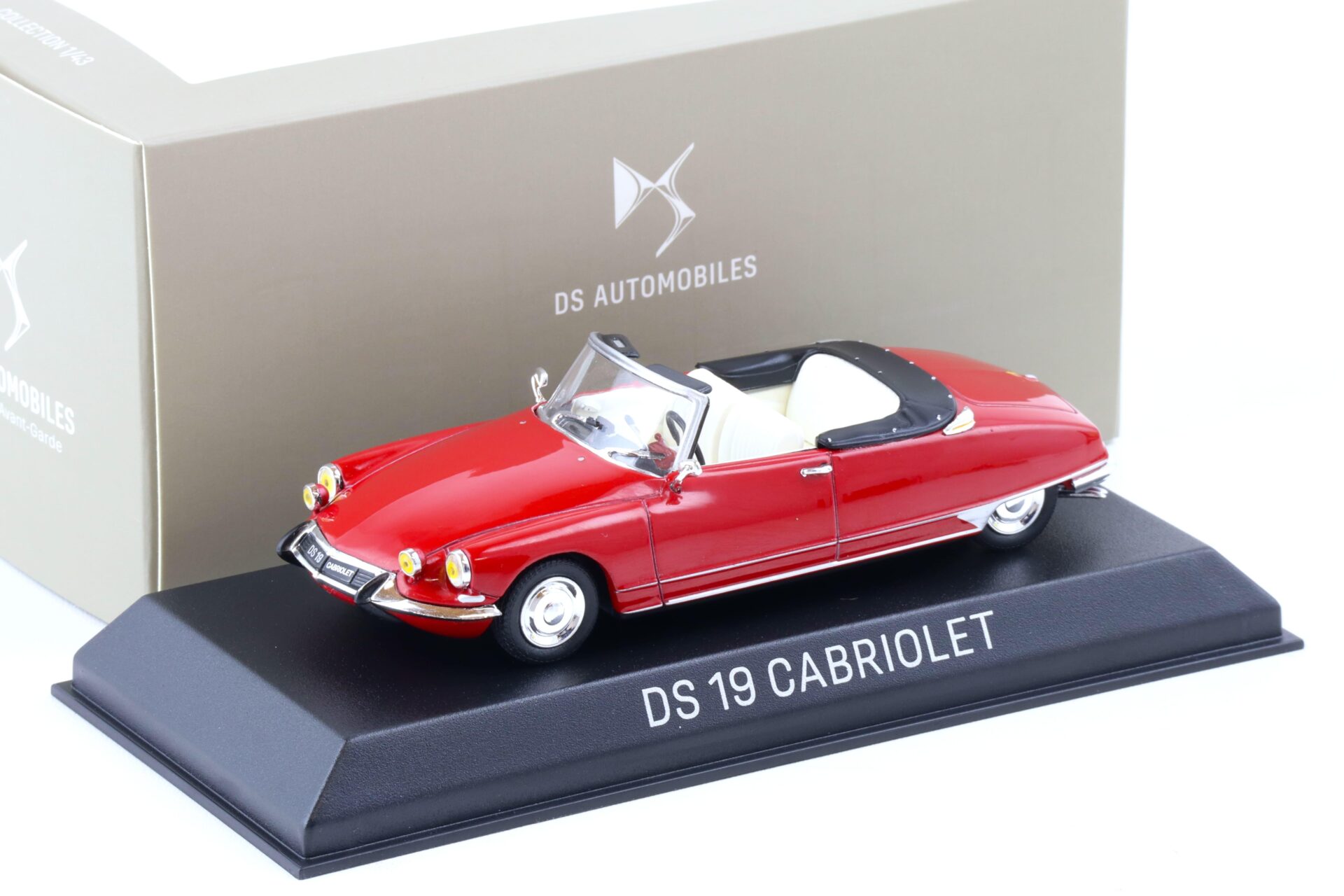 ID 89450 orig.jpg 1:43 Norev Citroen DS 19 Cabriolet 1965 Karneol red DEALER VERSION