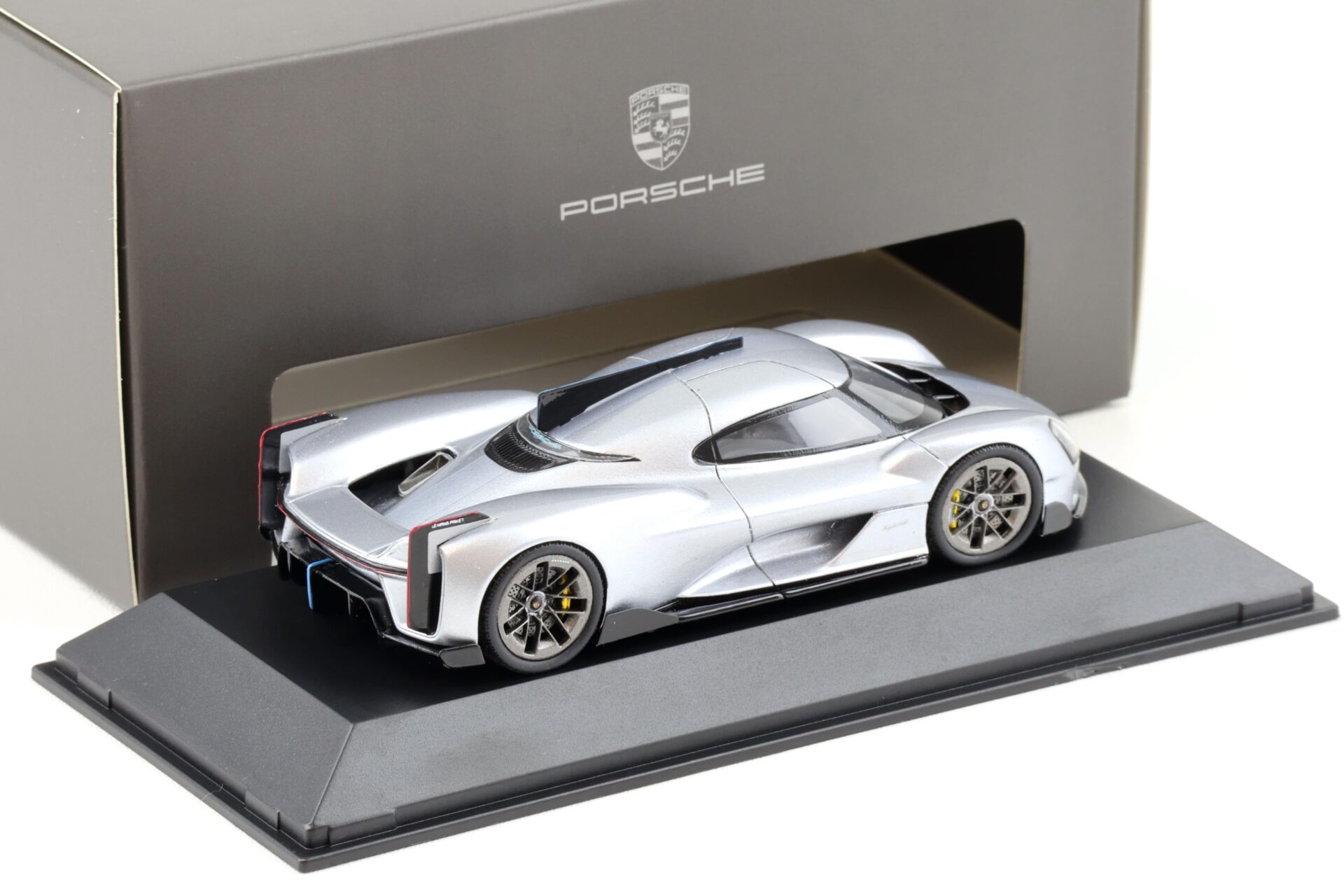 1:43 Spark Porsche 919 Street silver/ black Limited WAP DEALER