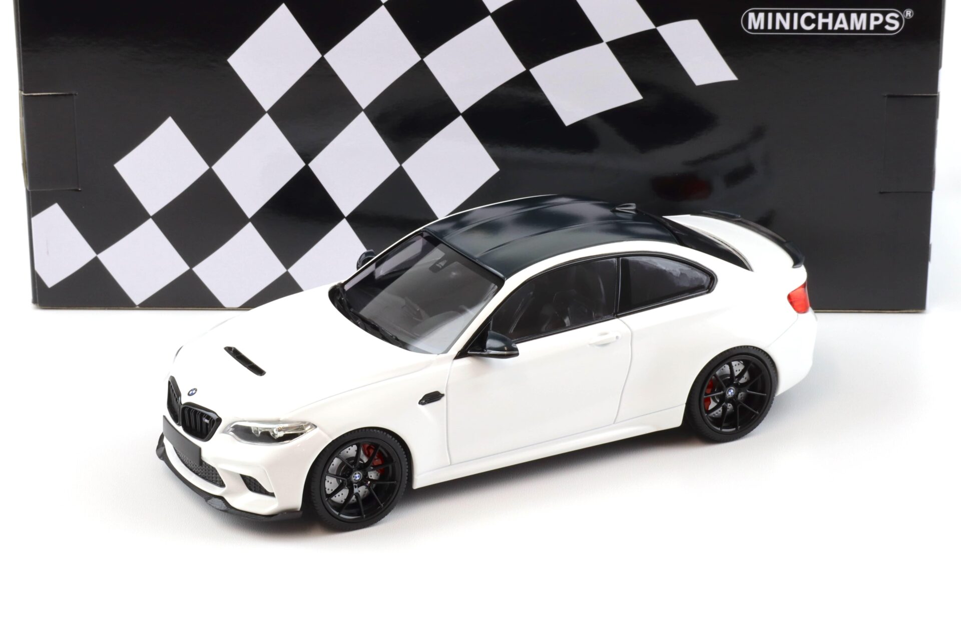 ID 90307 orig.jpg 1:18 Minichamps BMW M2 CS (F87) Coupe 2020 white with black wheels
