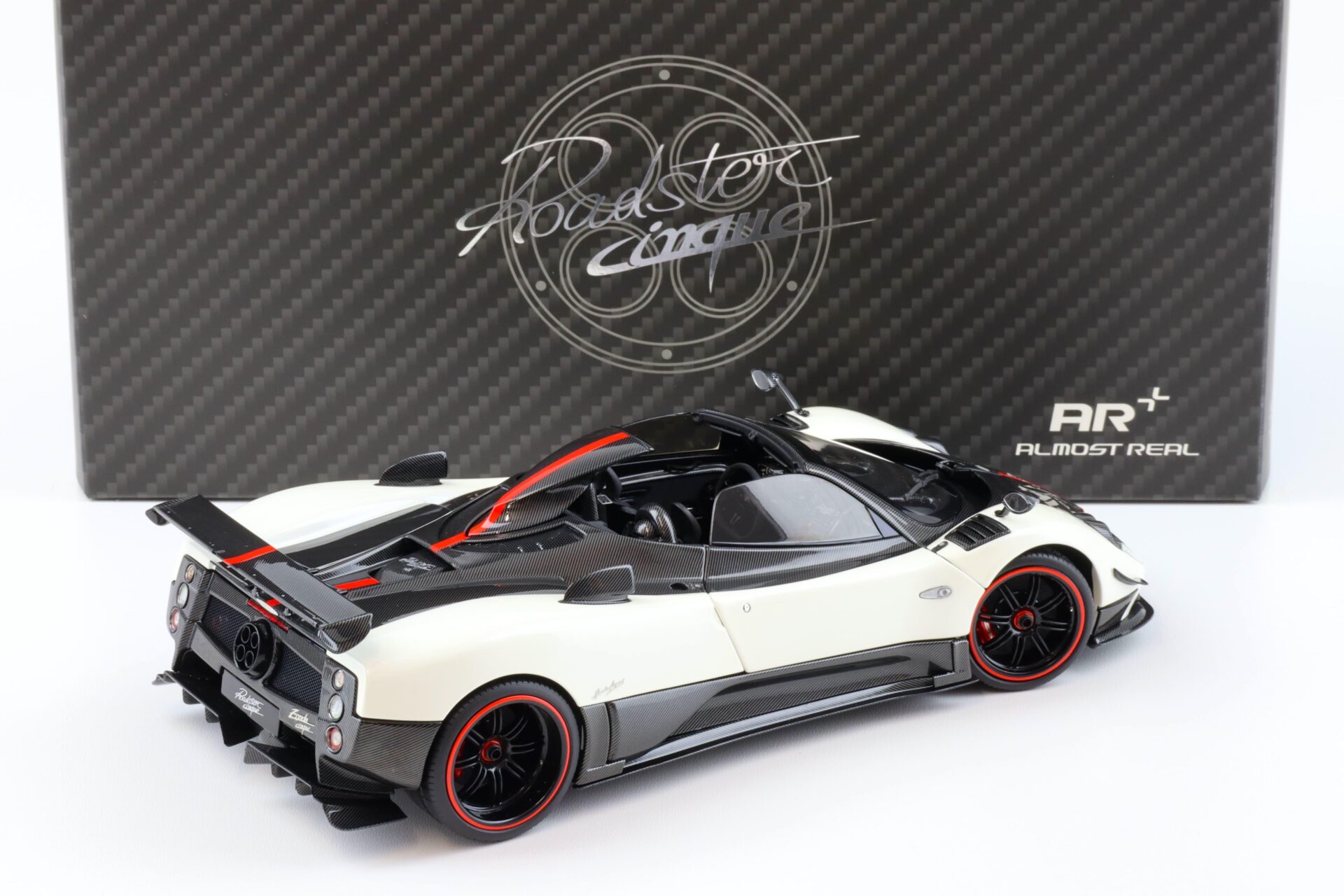 1:18 Almost Real Pagani Zonda Cinque Roadster 2009 Bianco Benny white