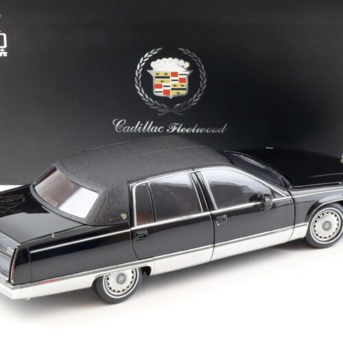 1:18 XiaoGuang Model 1993 Cadillac Fleetwood Brougham Limousine black- leather seats - Image 3