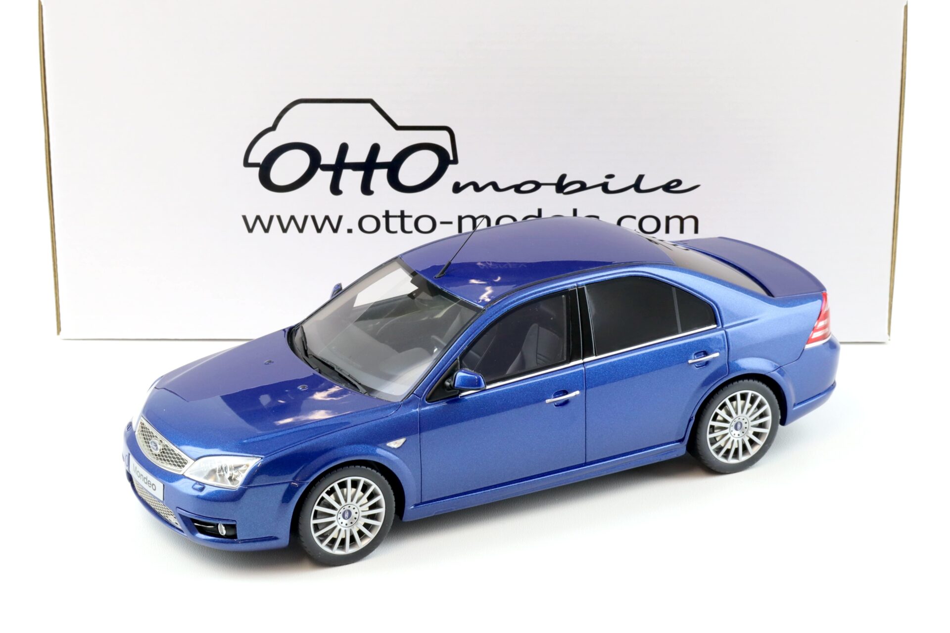 1:18 OTTO mobile OT448 Ford Mondeo ST 220 Limousine 2005 blue metallic