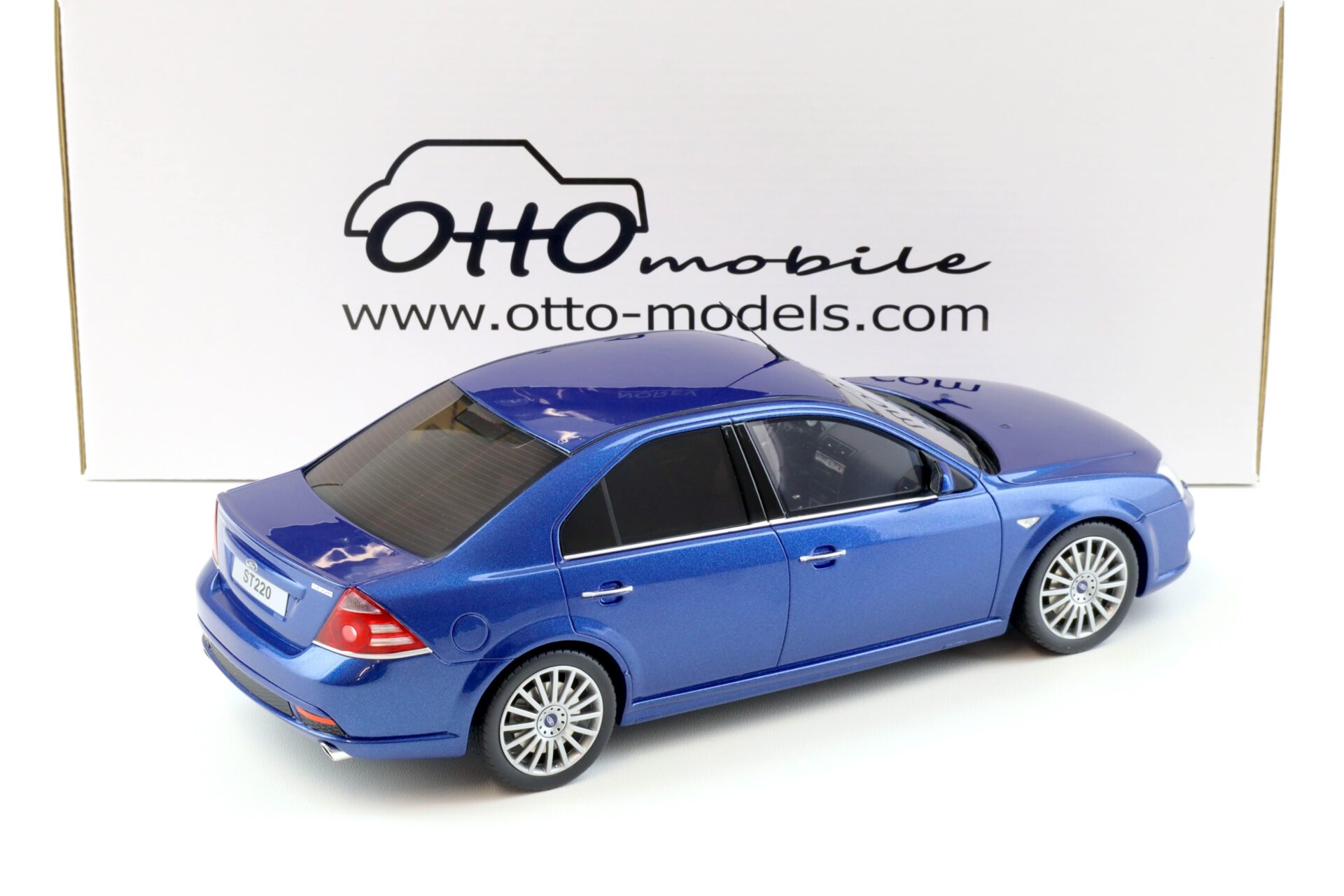 1:18 OTTO mobile OT448 Ford Mondeo ST 220 Limousine 2005 blue metallic
