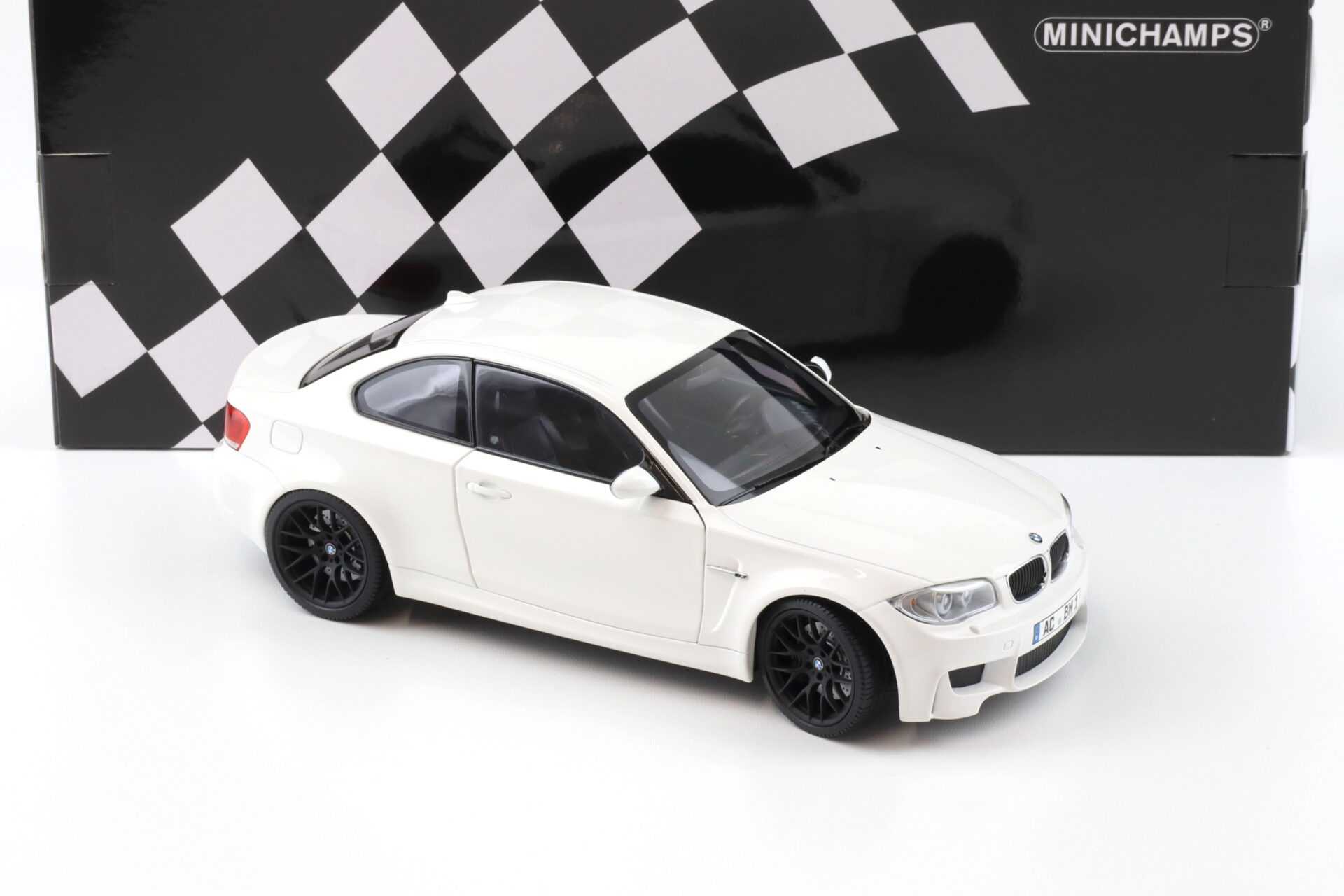 1:18 Minichamps BMW 1er M Coupe E82 white 2011