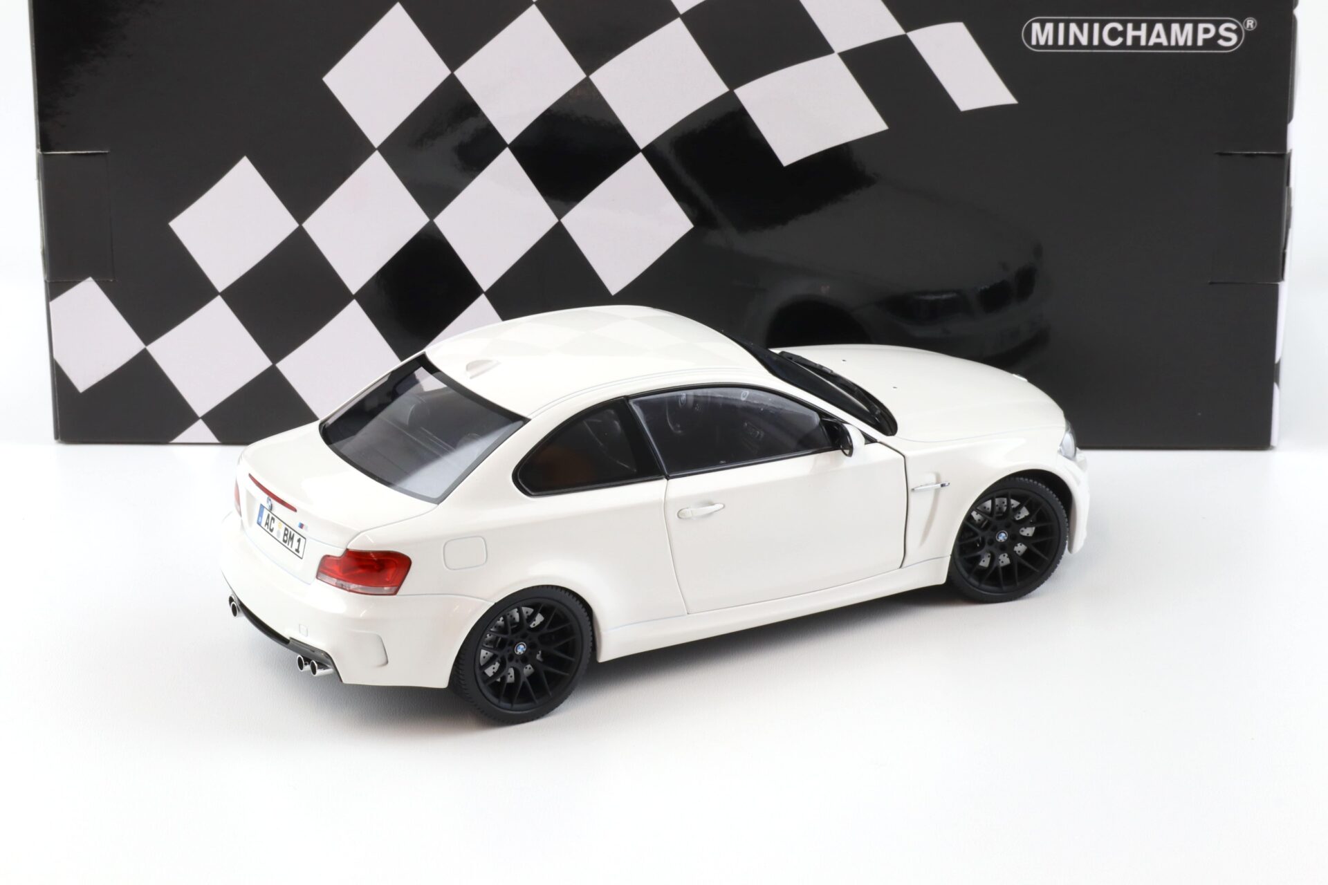 1:18 Minichamps BMW 1er M Coupe E82 white 2011