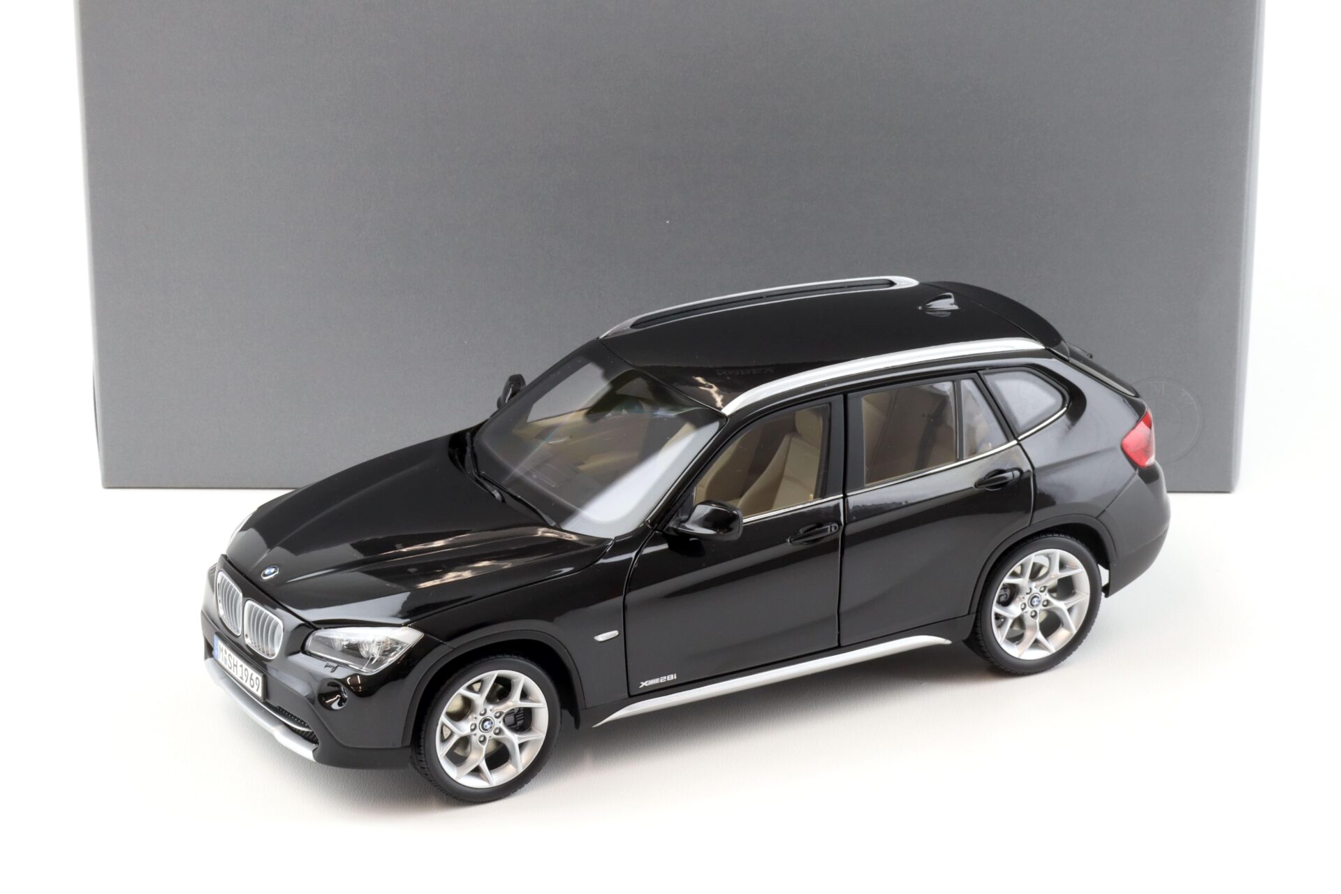 1:18 Kyosho BMW X1 Xdrive28i E84 Sapphire black metallic DEALER VERSION